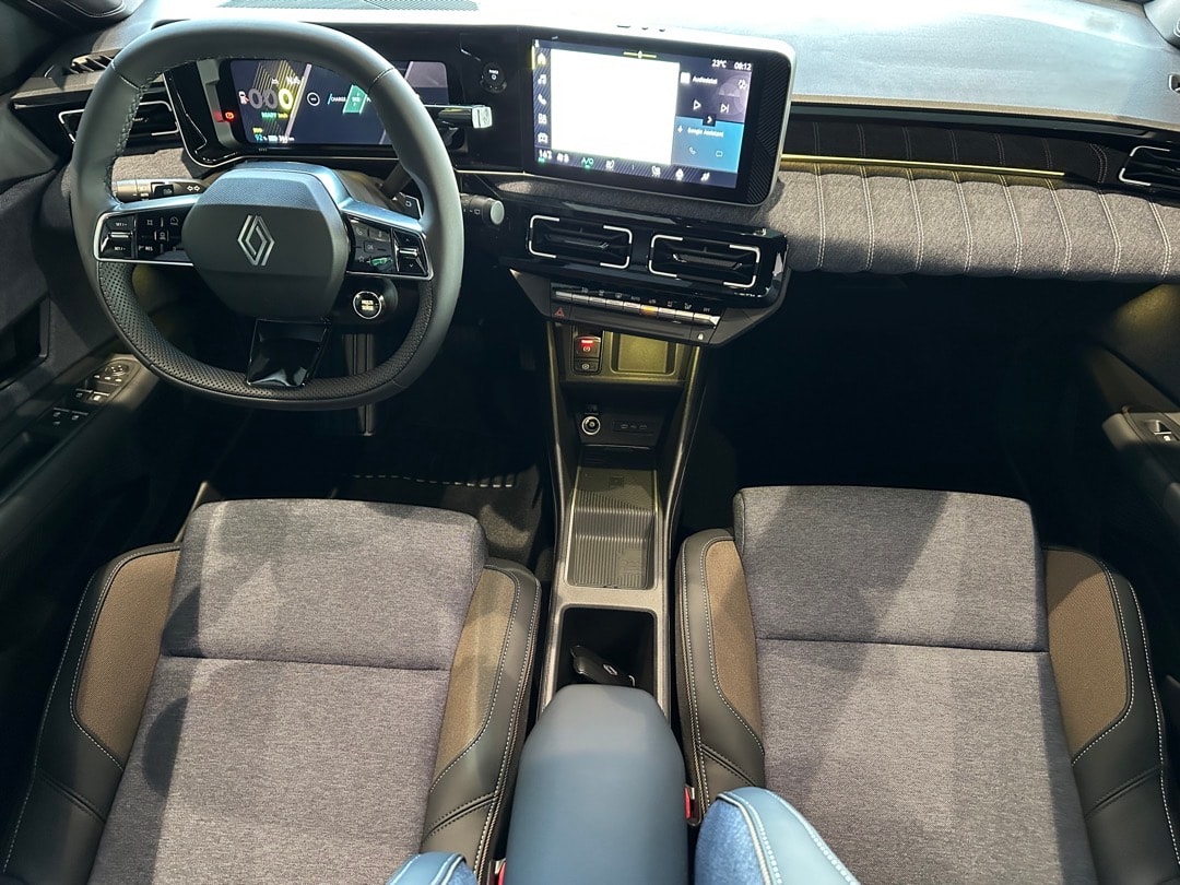 RENAULT R5 E-Tech Comfort Range 52 kWh Techno-image-8