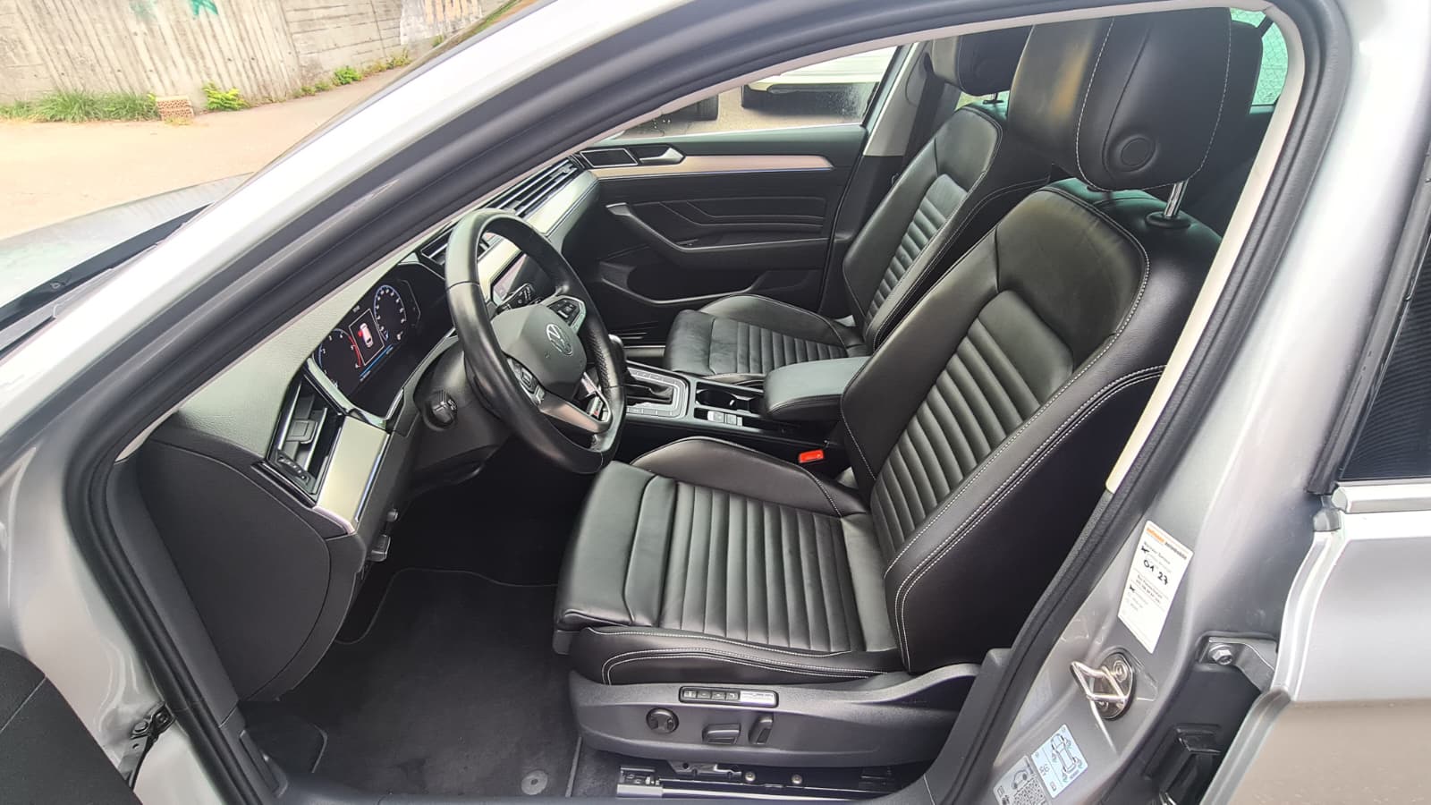 VW Passat 2.0 TDI BMT Elegance 4Motion DSG ** Voll-Leder ** RF-Kamera 360° ** Sitzmemory ** Panorama-Glasdach ** Modell 2023 **-image-19