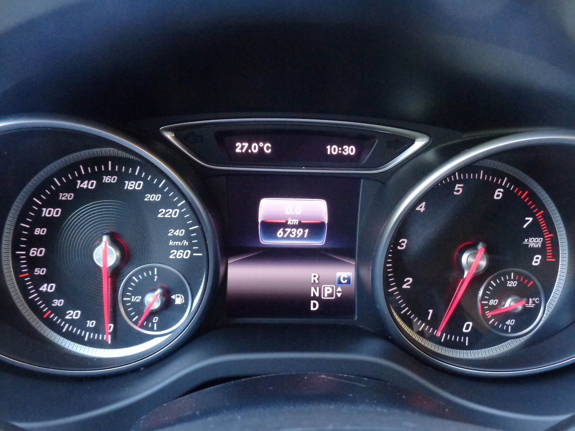 MERCEDES-BENZ GLA 200 Night Star 7G-DCT-image-14