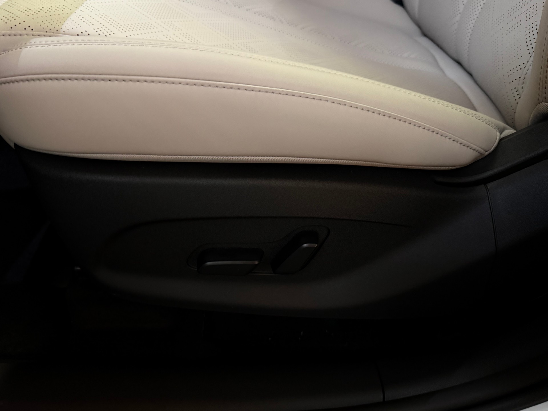 BYD Atto 2 DM-i Boost-image-19