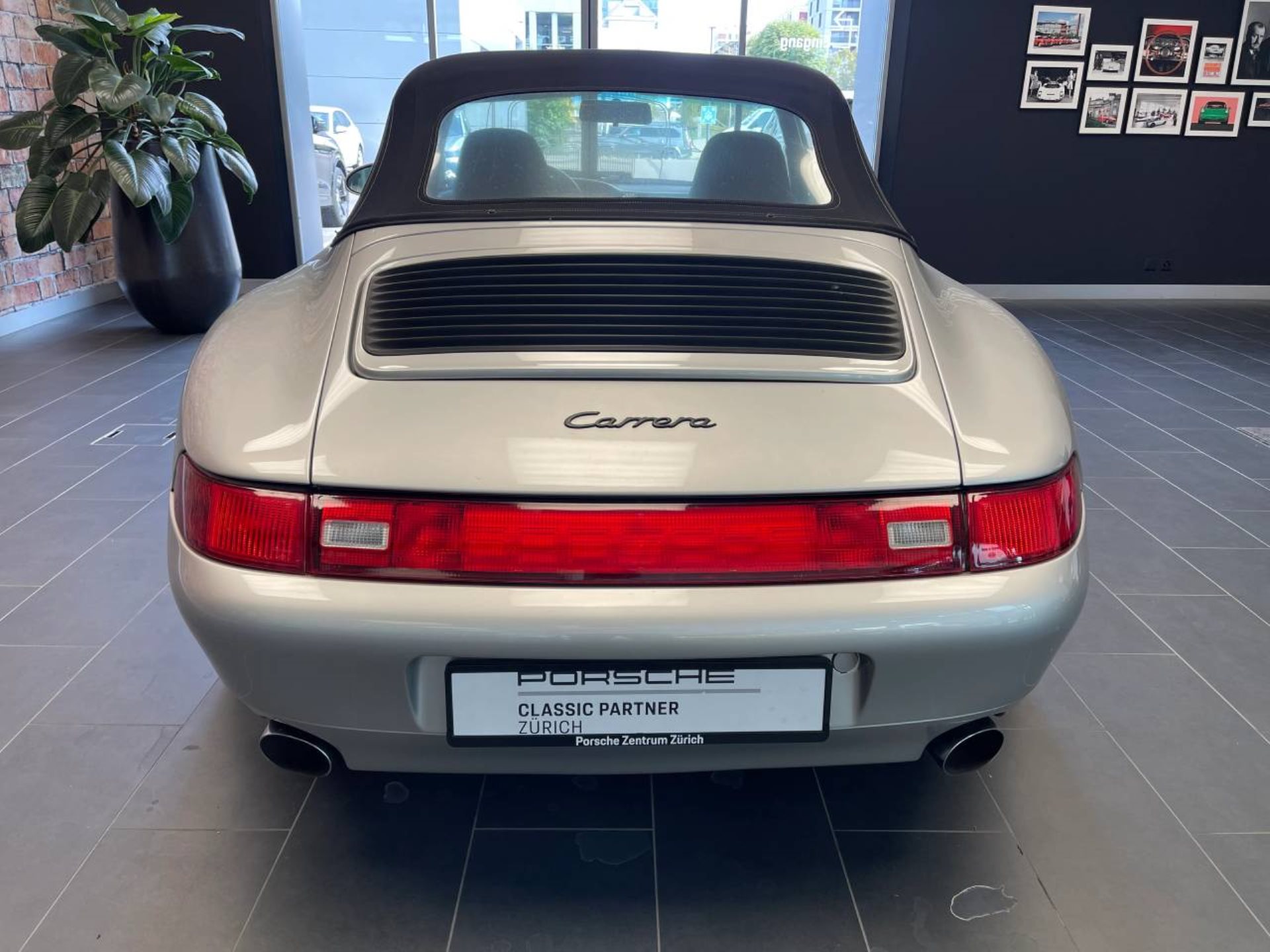 PORSCHE 911 Carrera Cabriolet-image-11