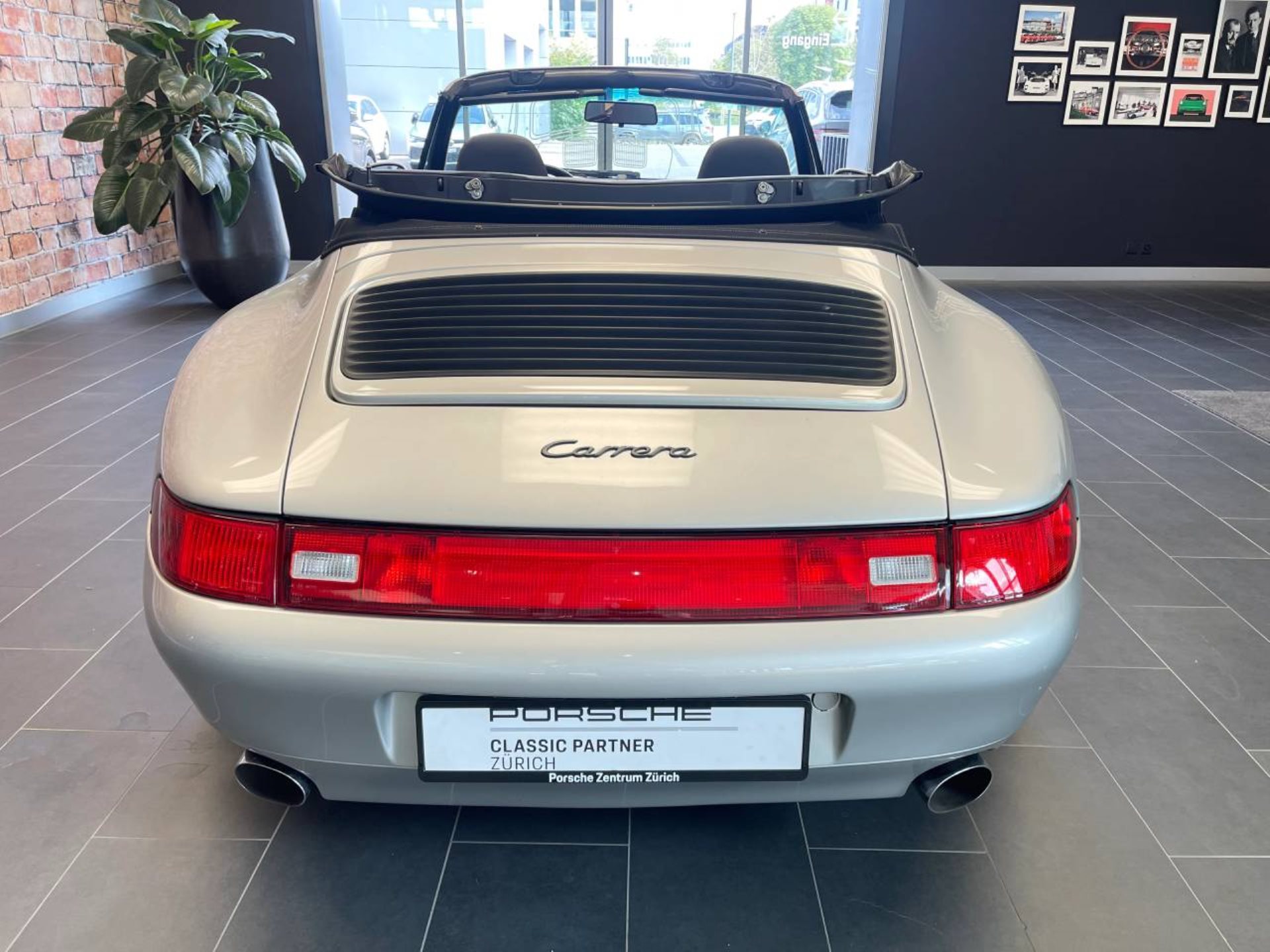 PORSCHE 911 Carrera Cabriolet-image-12