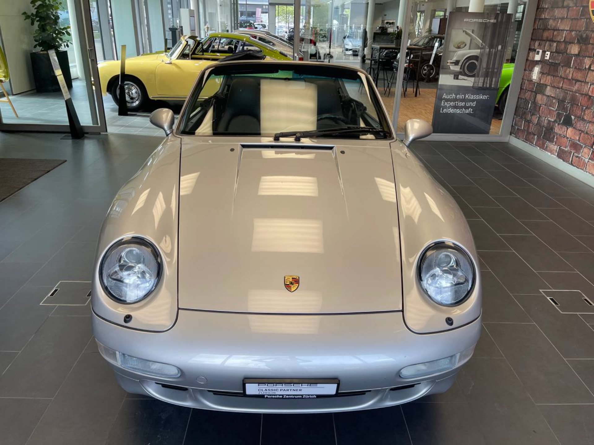 PORSCHE 911 Carrera Cabriolet-image-7
