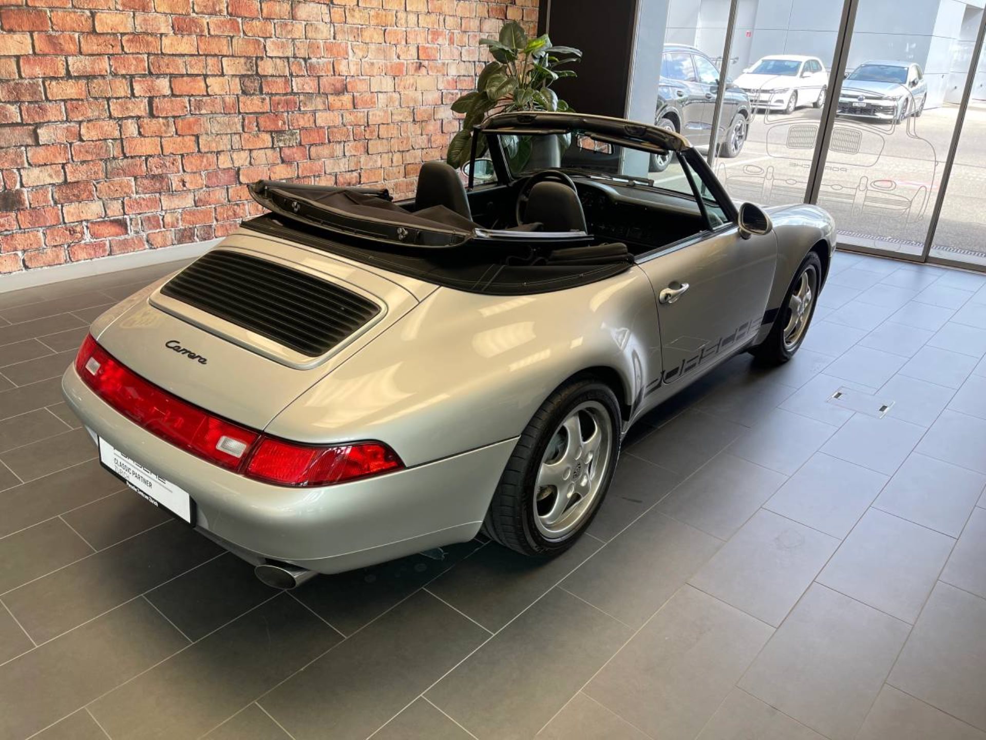 PORSCHE 911 Carrera Cabriolet-image-16