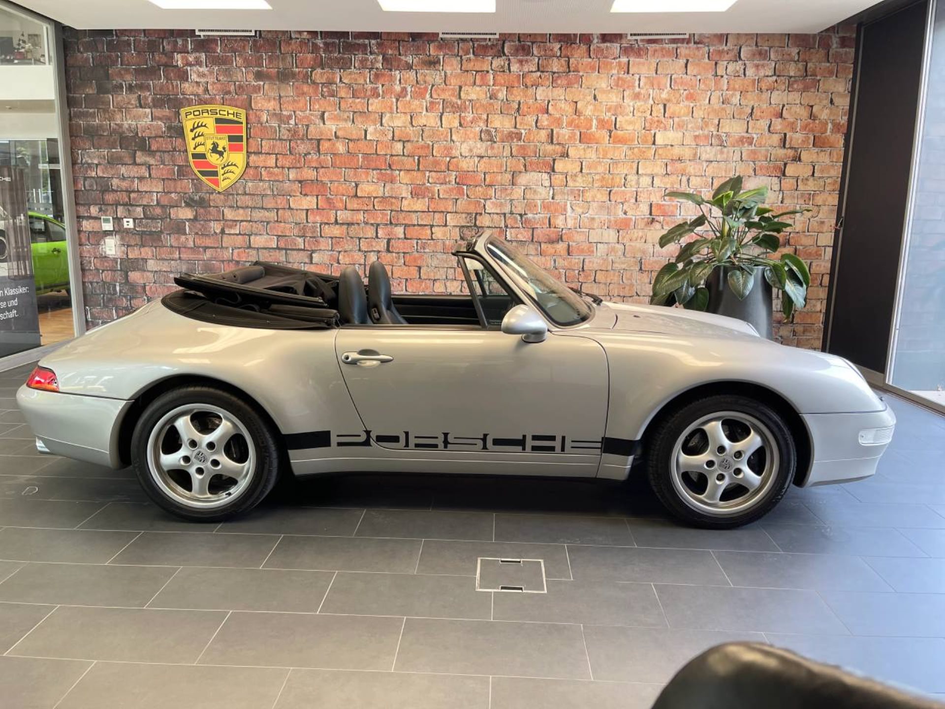 PORSCHE 911 Carrera Cabriolet-image-0