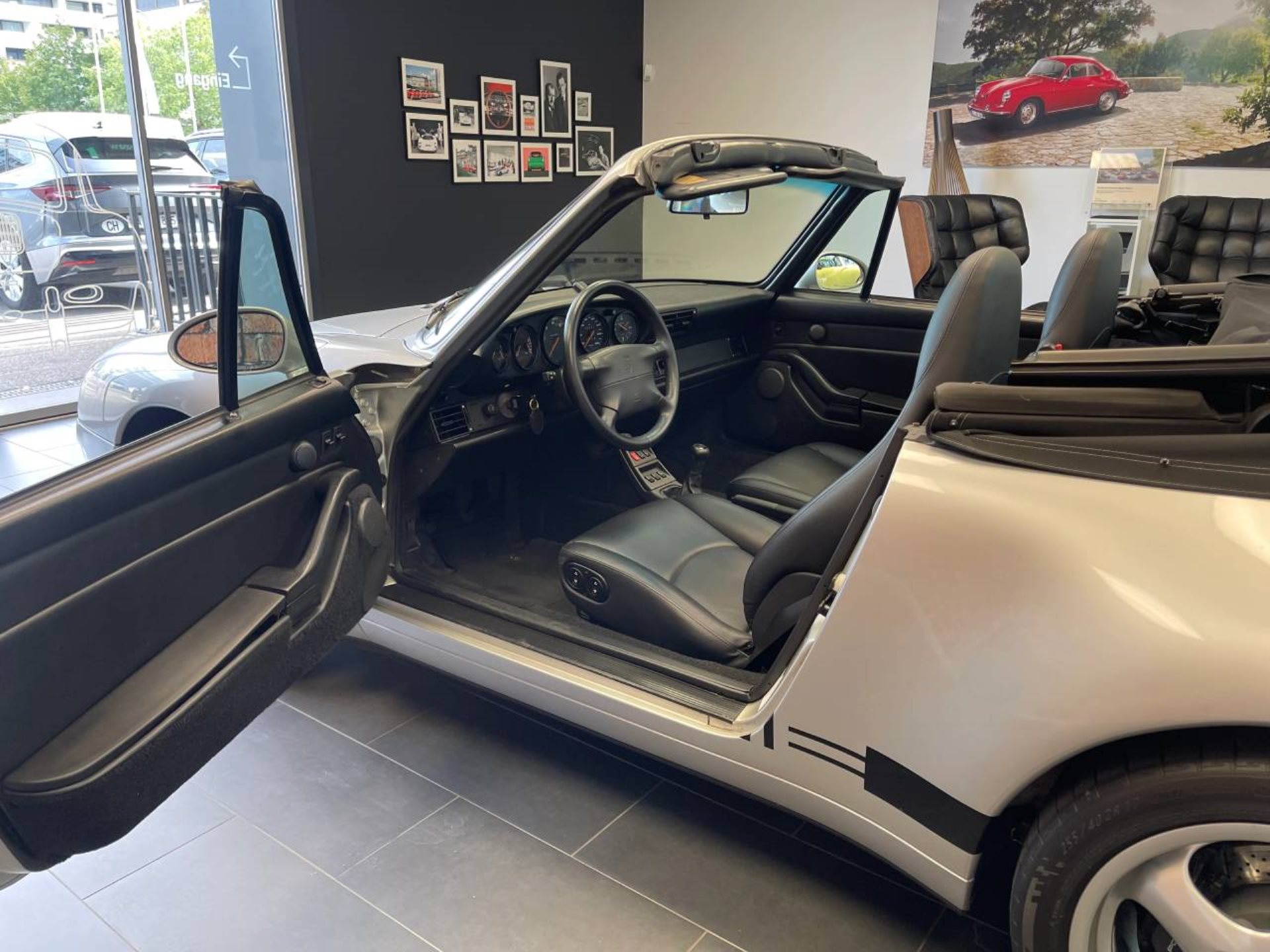 PORSCHE 911 Carrera Cabriolet-image-15