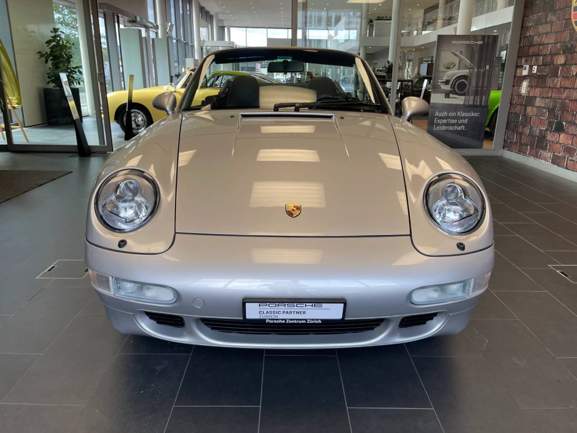 PORSCHE 911 Carrera Cabriolet-image-2