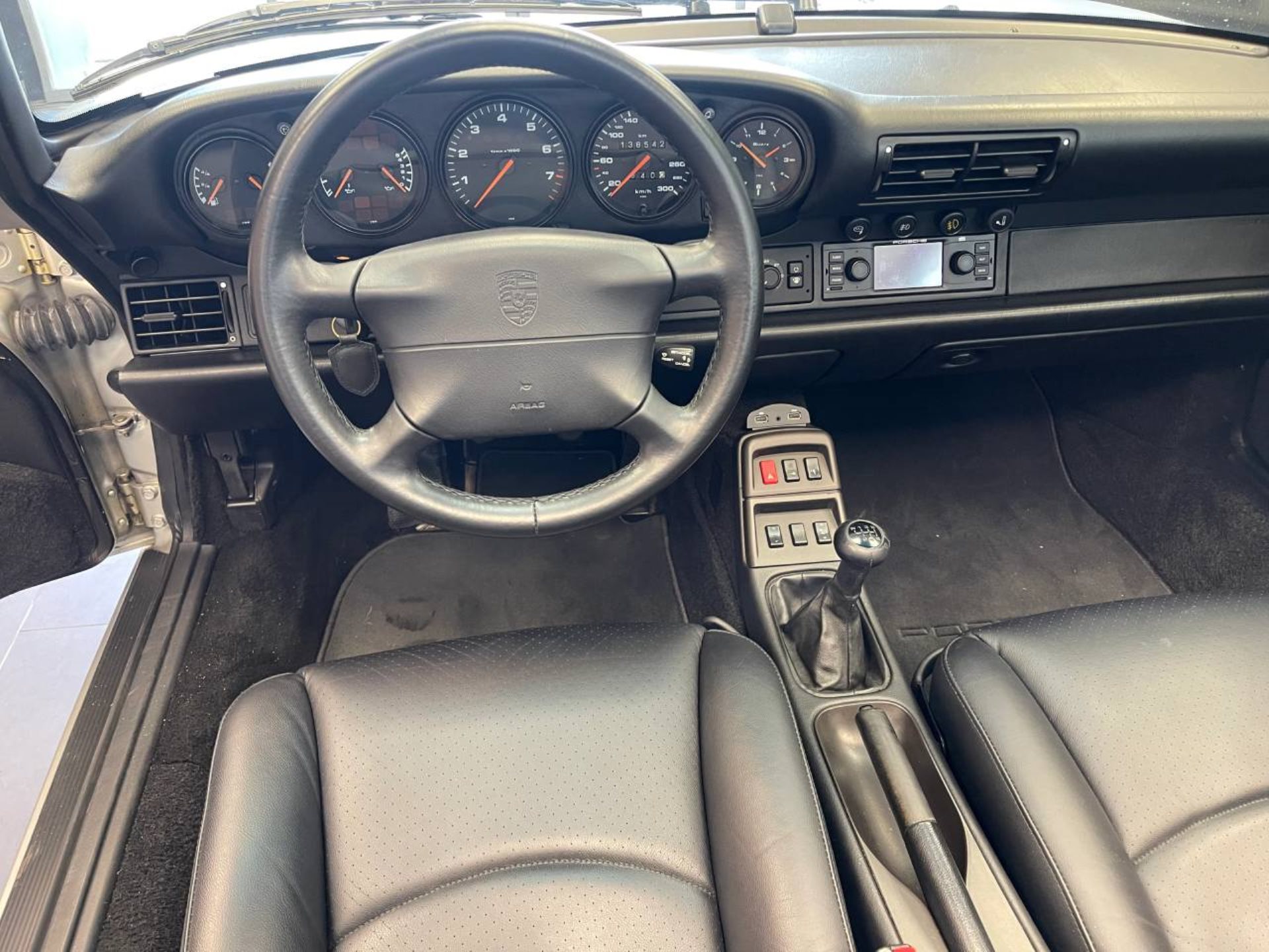 PORSCHE 911 Carrera Cabriolet-image-14