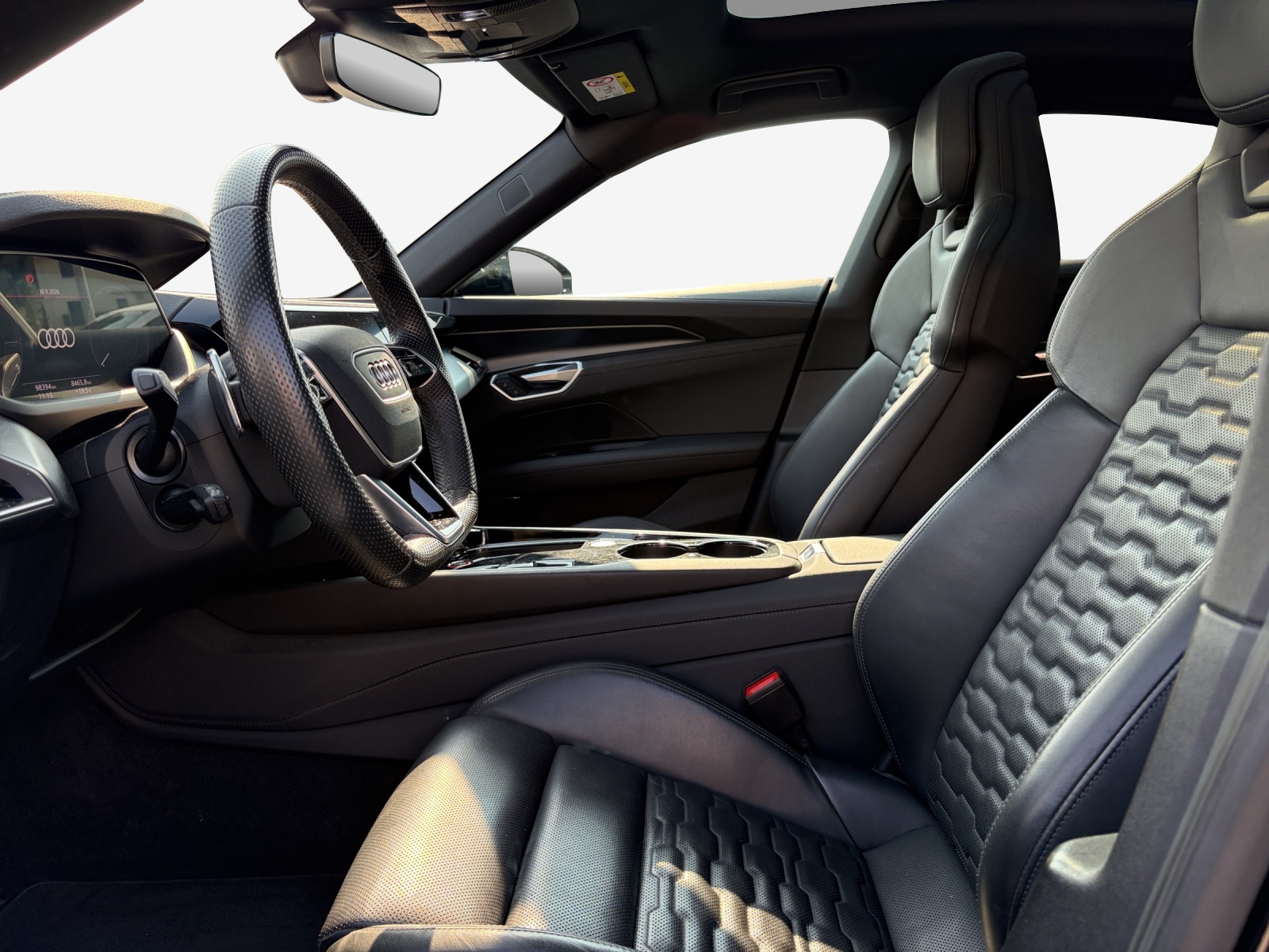 AUDI e-tron GT quattro-image-7