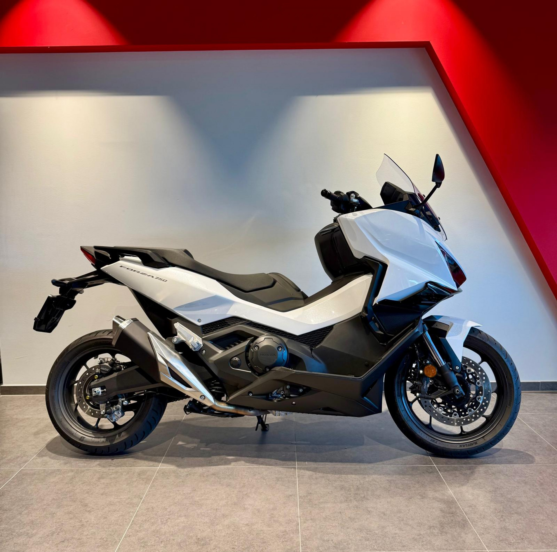 HONDA NSS 750 Forza-showroom-element-1