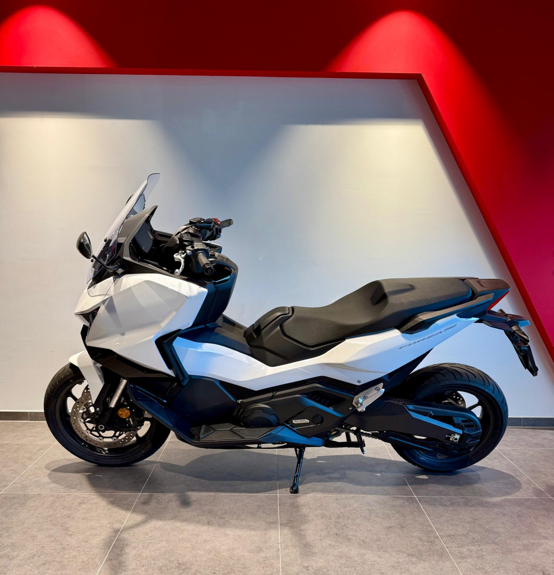 HONDA NSS 750 Forza-showroom-element-2