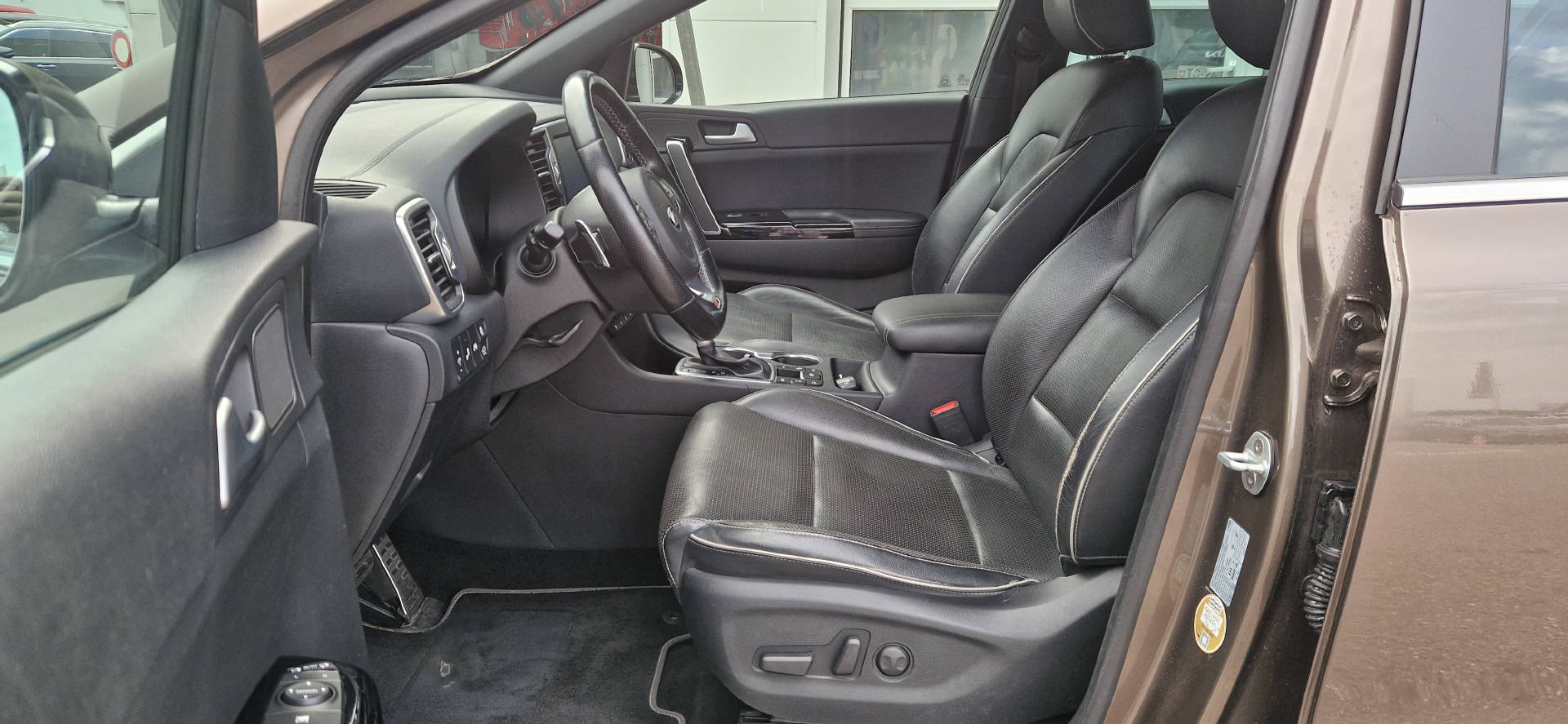 KIA Sportage 2.0 CRDi Style GT-Line-image-5
