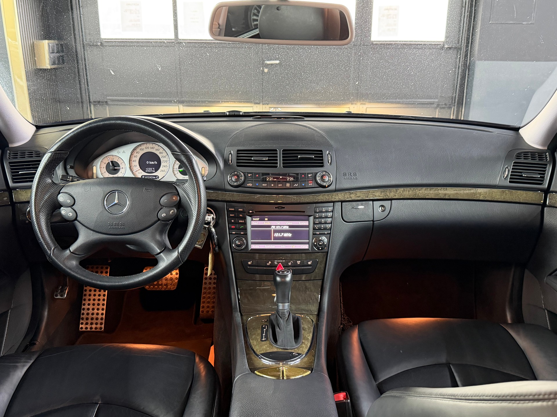 MERCEDES-BENZ E 350 CGI Avantgarde 7G-Tronic - AMG Sportpaket!-image-12