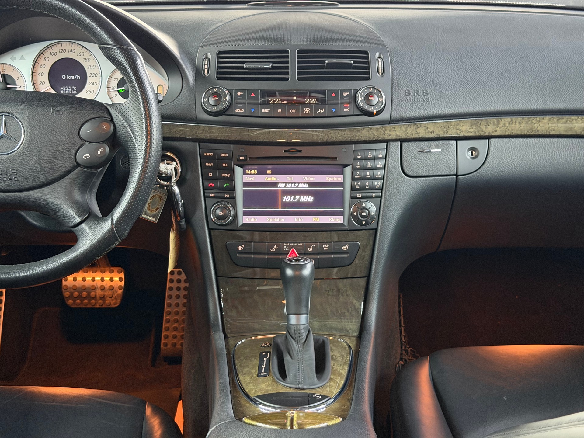 MERCEDES-BENZ E 350 CGI Avantgarde 7G-Tronic - AMG Sportpaket!-image-17