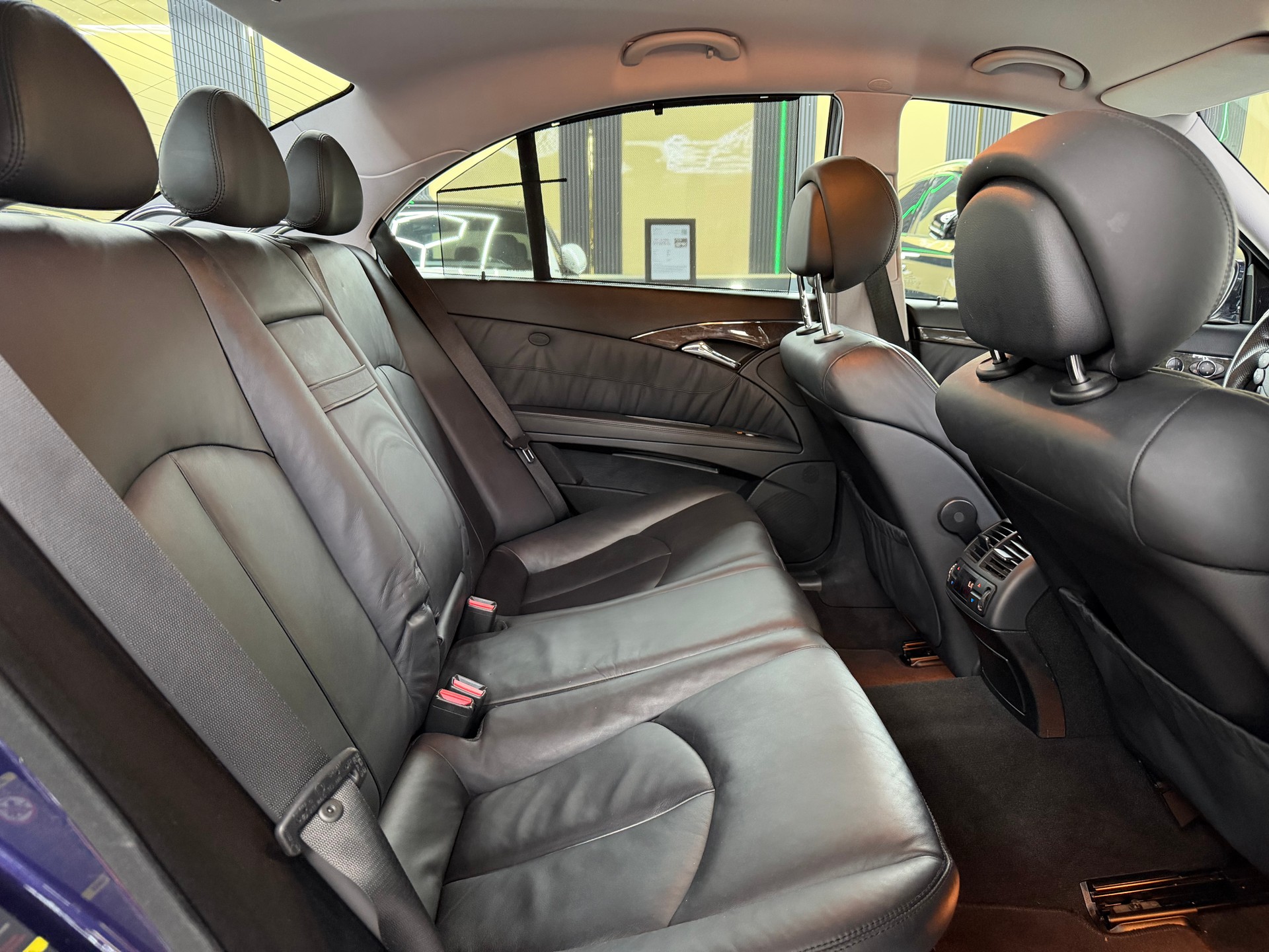 MERCEDES-BENZ E 350 CGI Avantgarde 7G-Tronic - AMG Sportpaket!-image-14