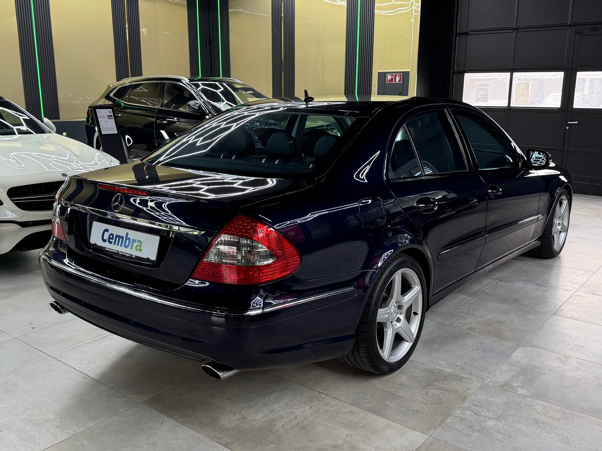 MERCEDES-BENZ E 350 CGI Avantgarde 7G-Tronic - AMG Sportpaket!-image-4