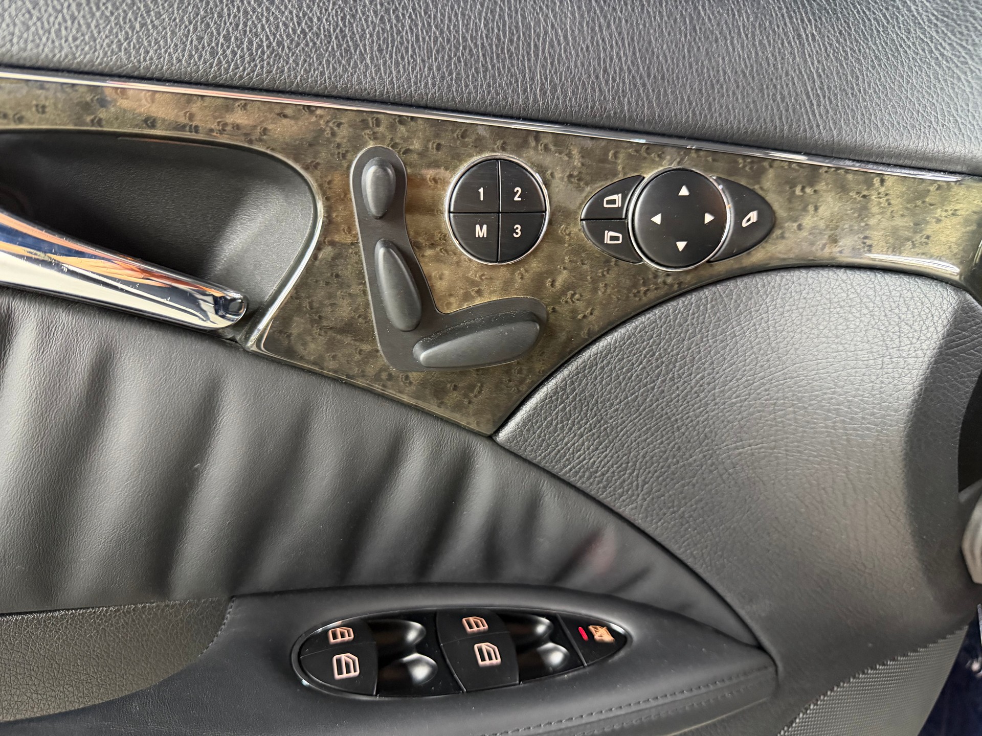 MERCEDES-BENZ E 350 CGI Avantgarde 7G-Tronic - AMG Sportpaket!-image-20