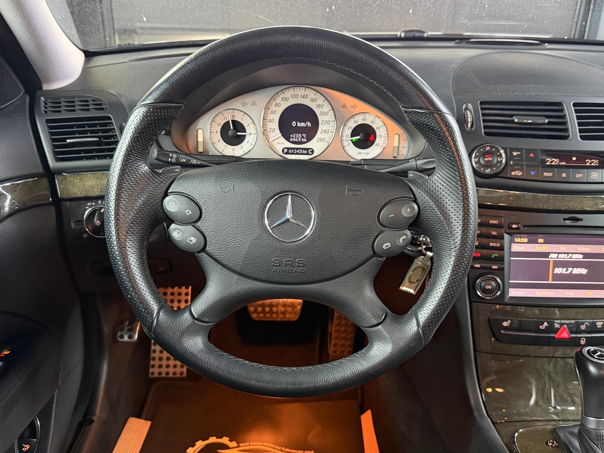 MERCEDES-BENZ E 350 CGI Avantgarde 7G-Tronic - AMG Sportpaket!-image-13