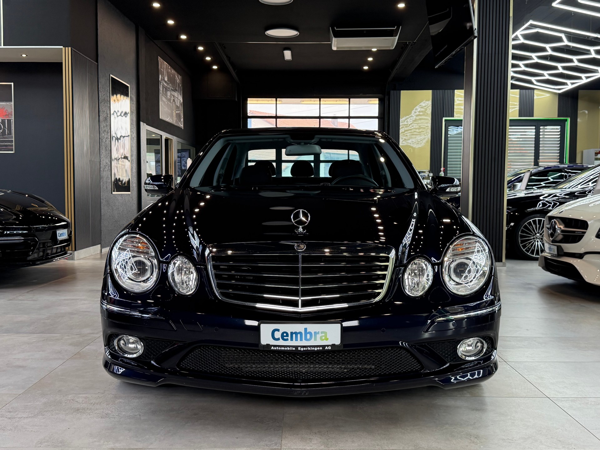MERCEDES-BENZ E 350 CGI Avantgarde 7G-Tronic - AMG Sportpaket!-image-1