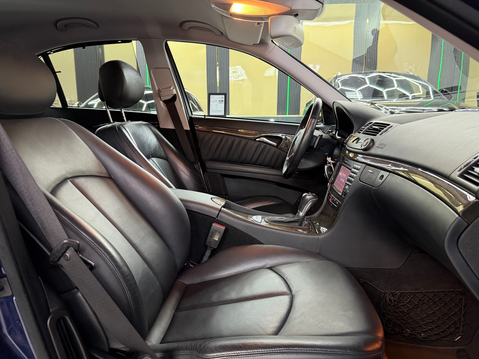 MERCEDES-BENZ E 350 CGI Avantgarde 7G-Tronic - AMG Sportpaket!-image-11