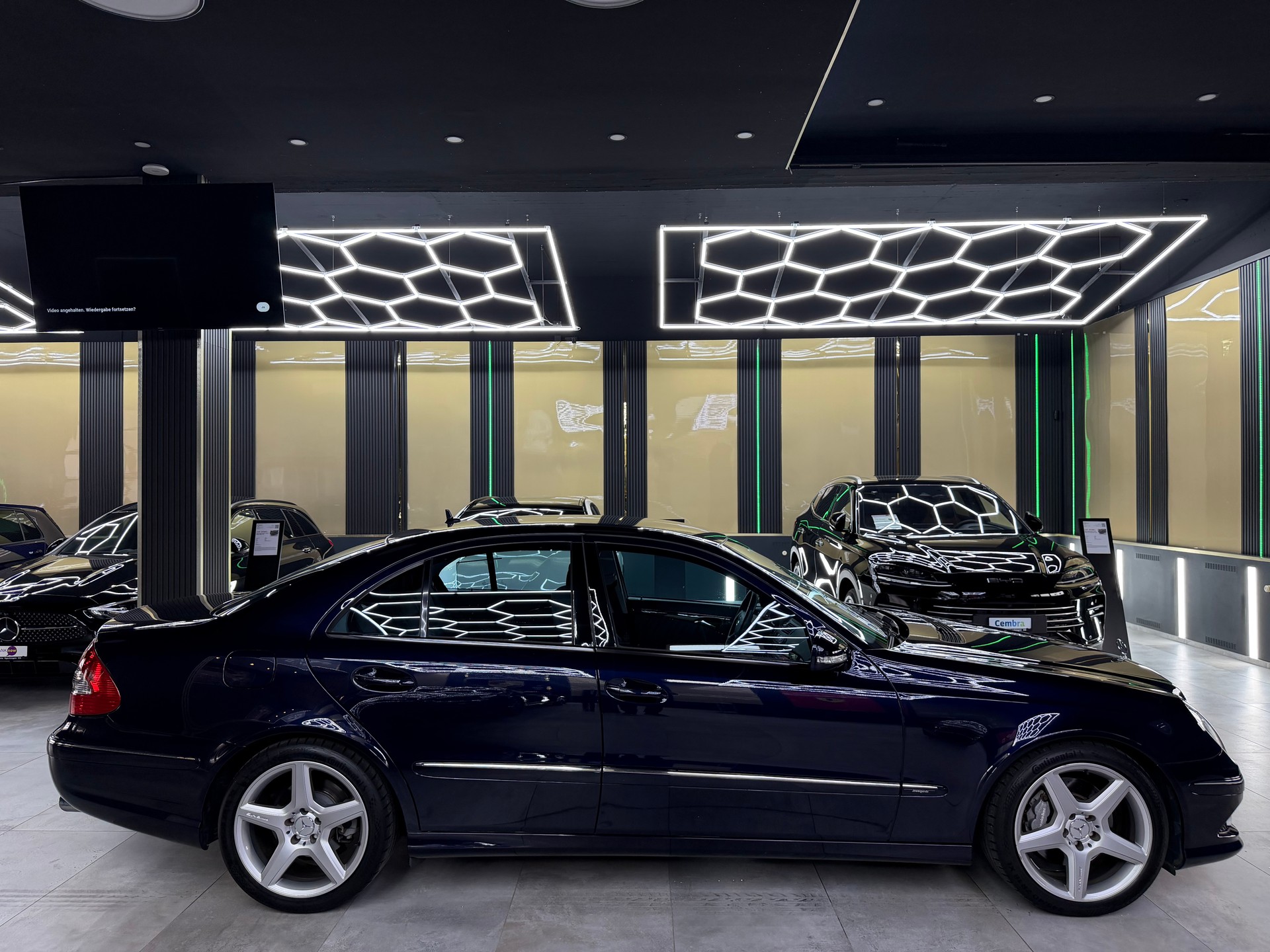 MERCEDES-BENZ E 350 CGI Avantgarde 7G-Tronic - AMG Sportpaket!-image-3