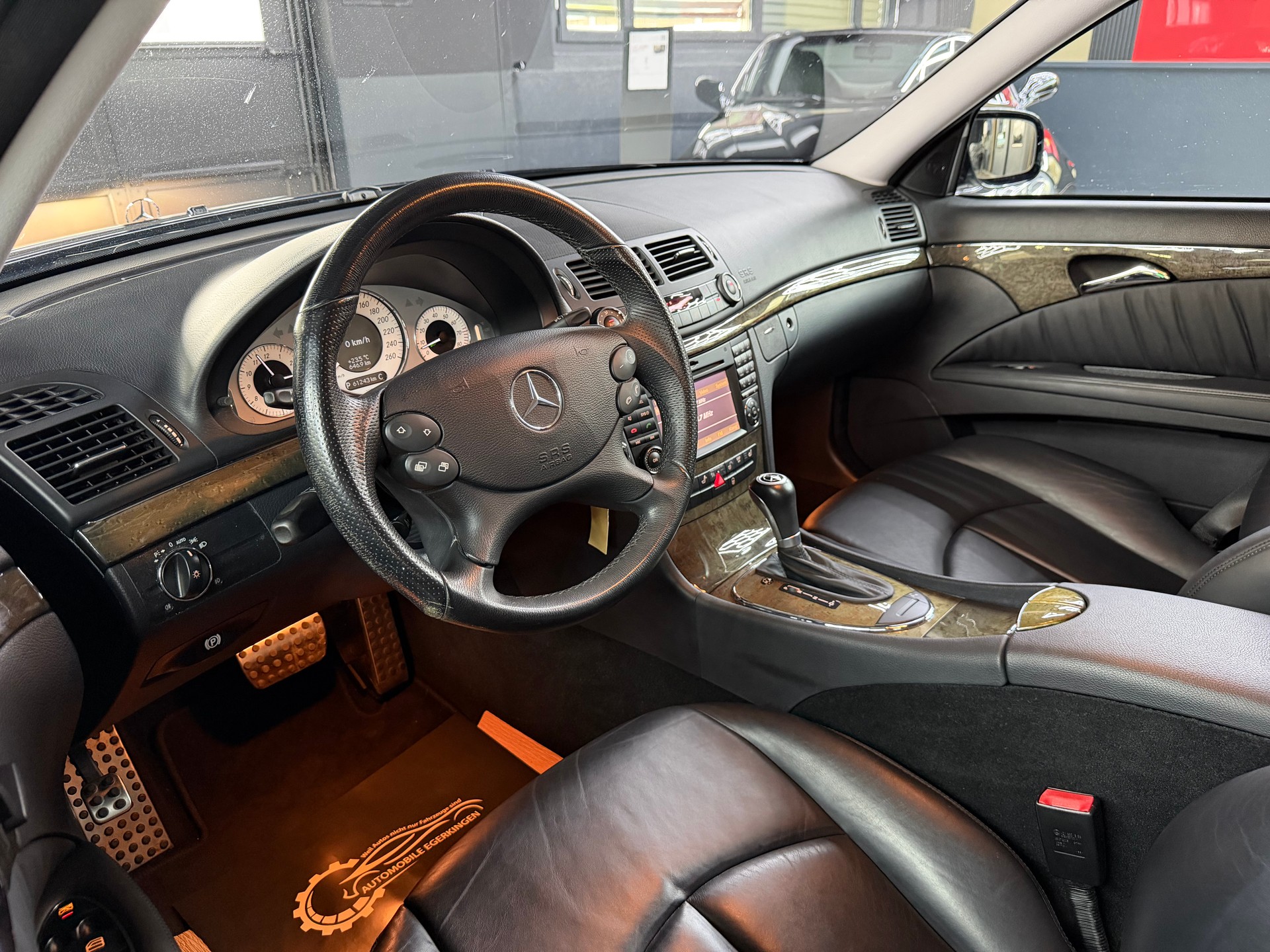 MERCEDES-BENZ E 350 CGI Avantgarde 7G-Tronic - AMG Sportpaket!-image-8