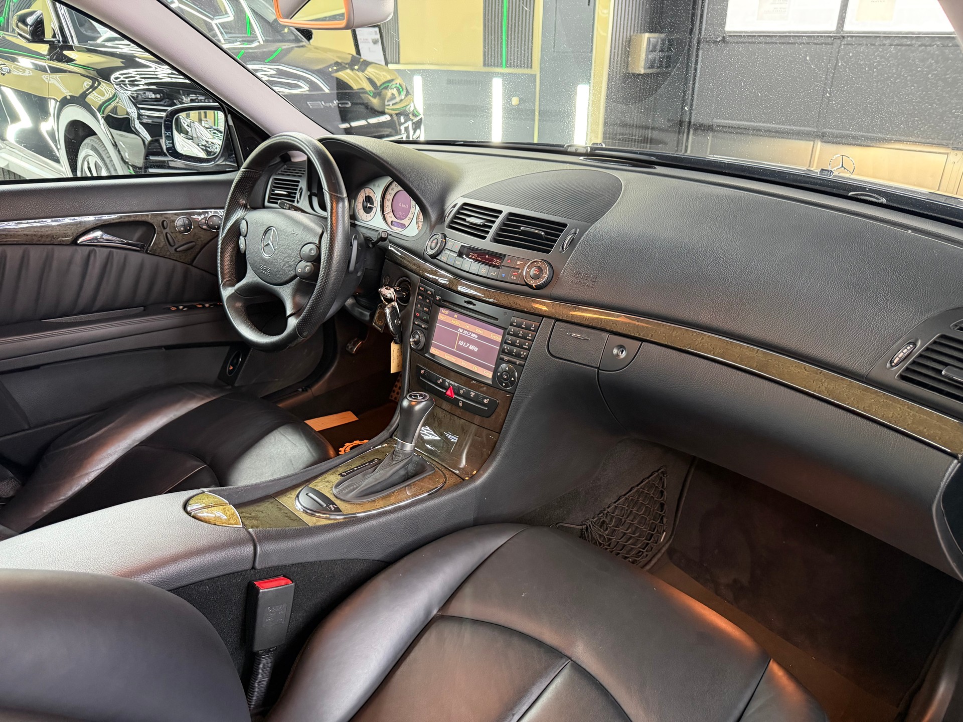 MERCEDES-BENZ E 350 CGI Avantgarde 7G-Tronic - AMG Sportpaket!-image-10