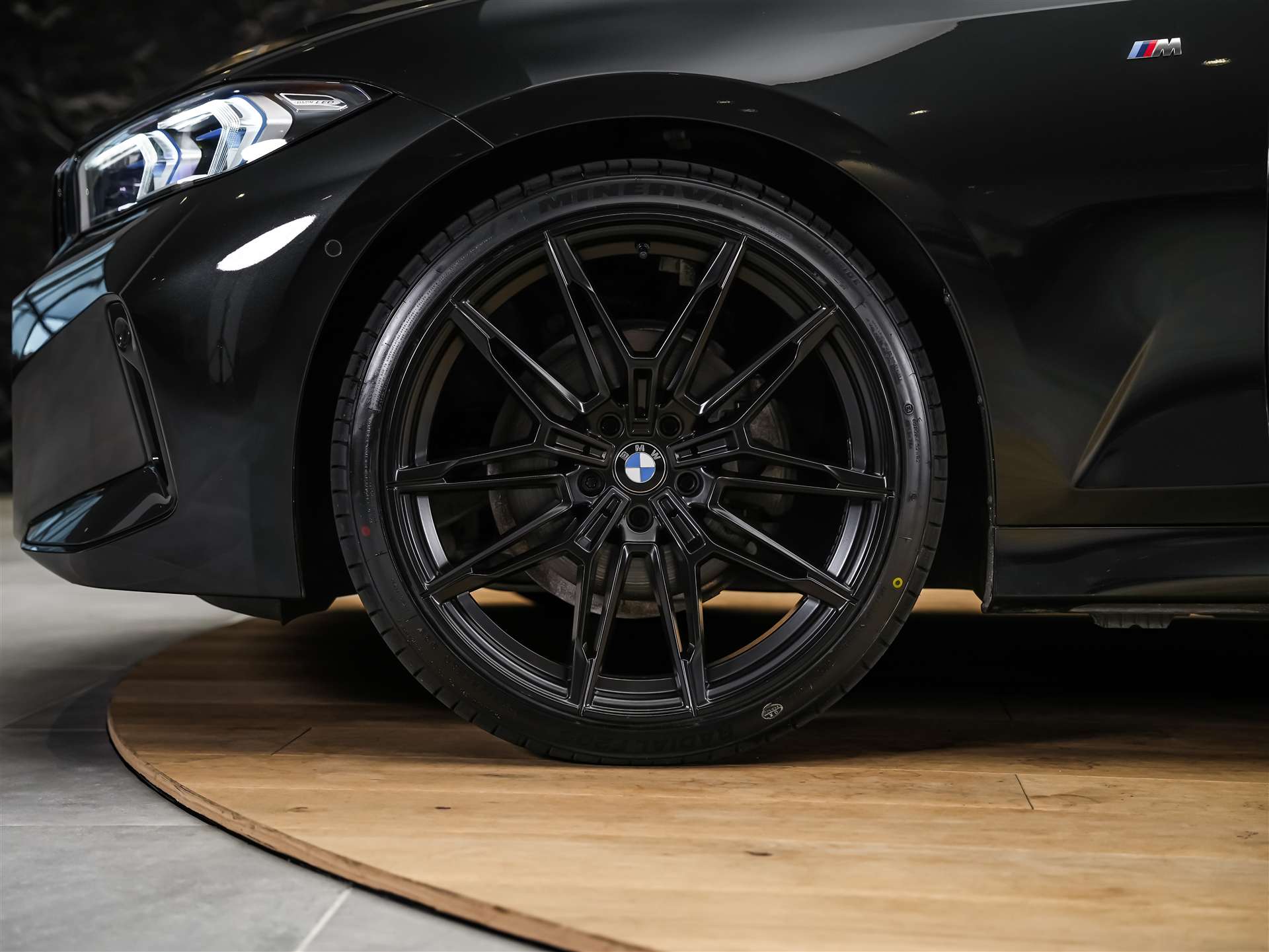 BMW 320d xDrive Steptronic M Sport Pro *ALL BLACK*Facelift*Werksgarantie*20" Felgen*Head-Up*-image-17