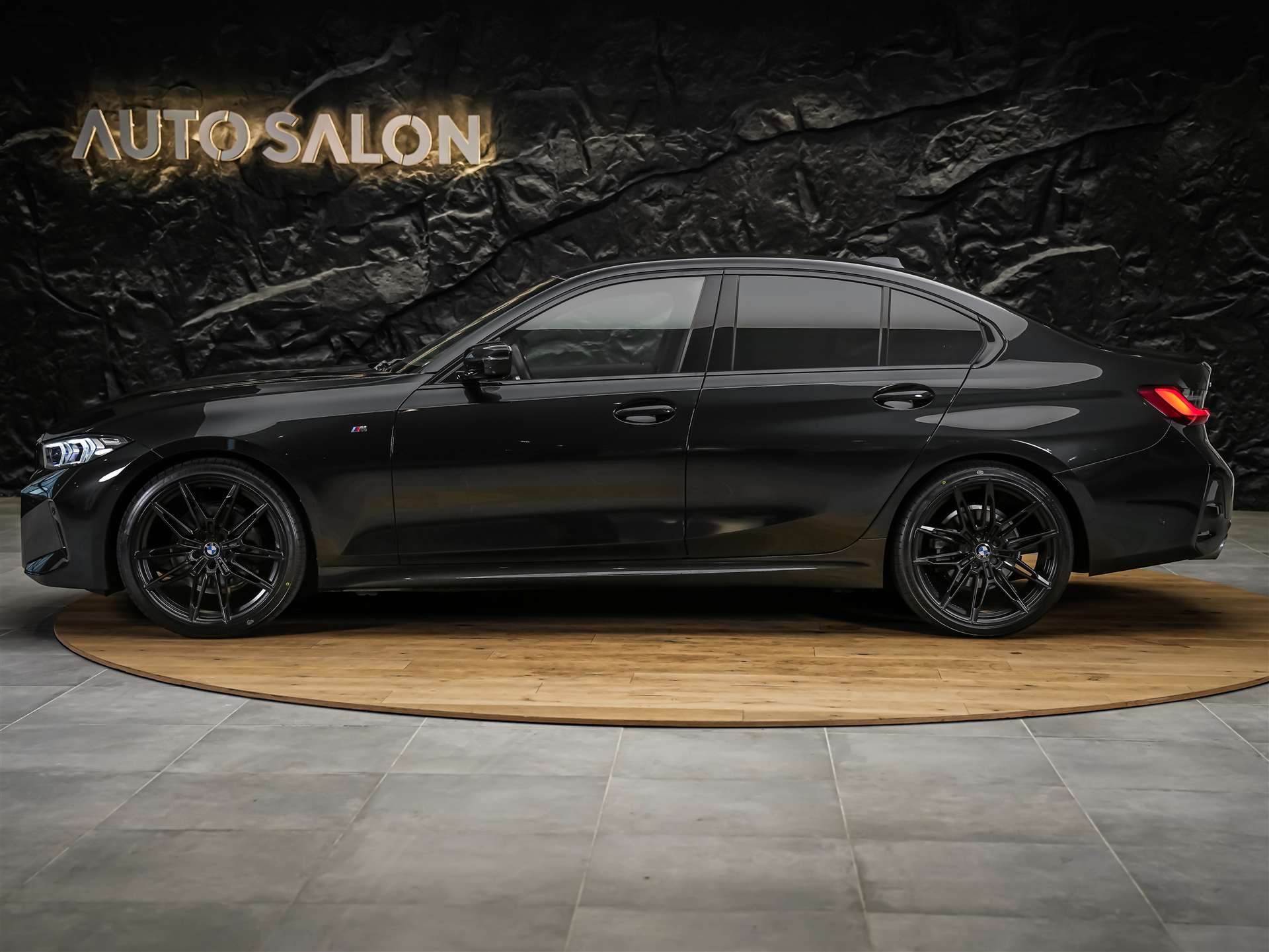 BMW 320d xDrive Steptronic M Sport Pro *ALL BLACK*Facelift*Werksgarantie*20" Felgen*Head-Up*-showroom-element-1