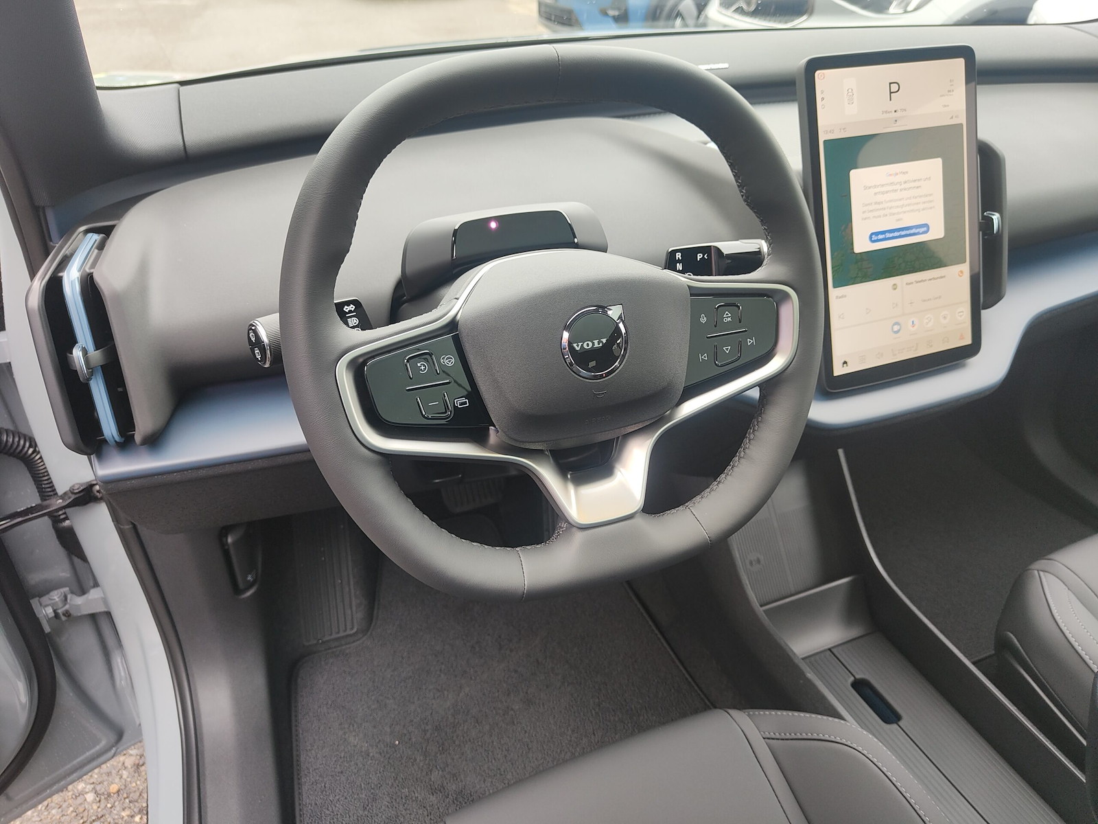VOLVO EX 30 E60 Twin Ultra Performance AWD-image-5