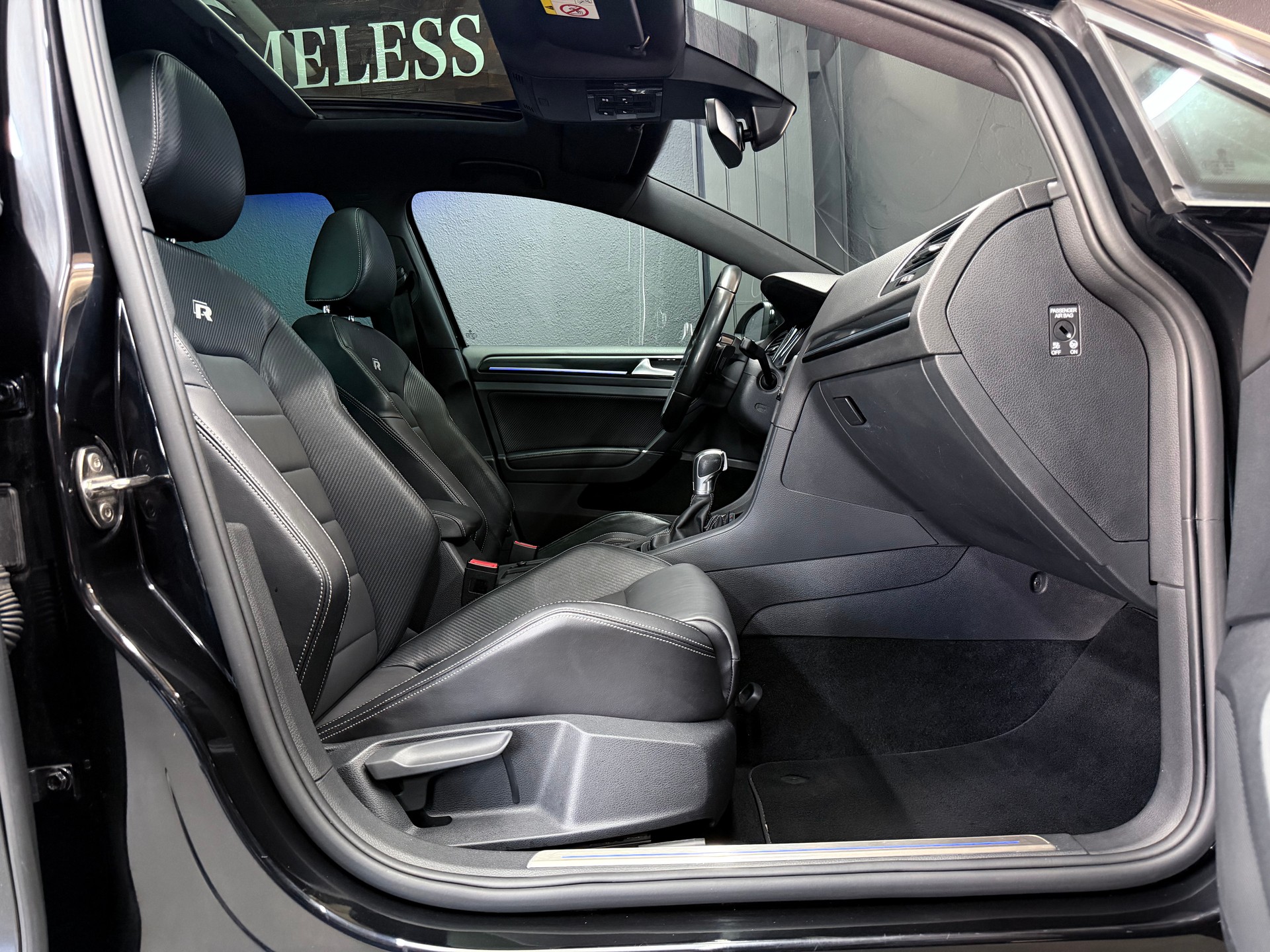 VW Golf 2.0 TSI R 4Motion DSG-image-13