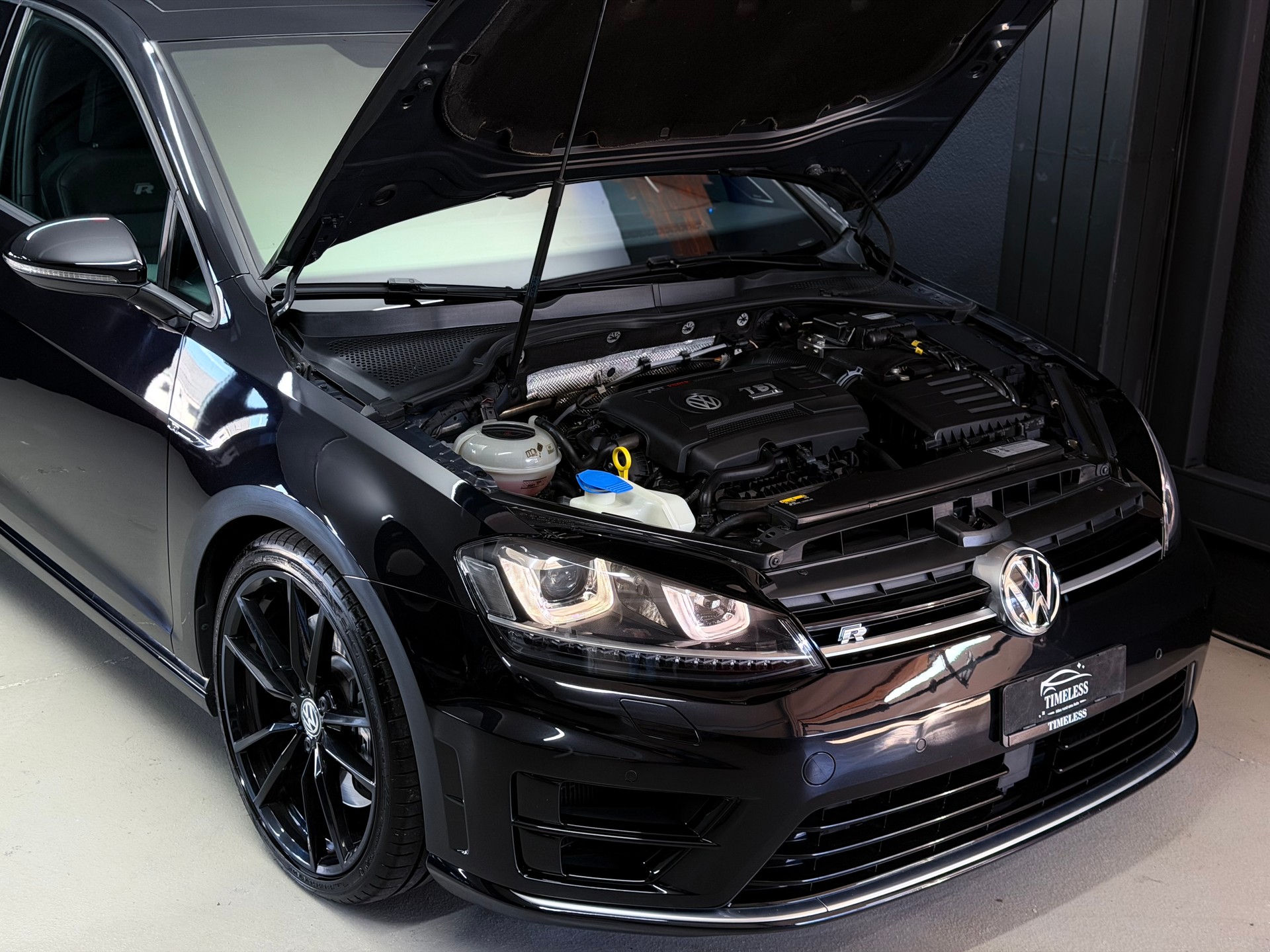VW Golf 2.0 TSI R 4Motion DSG-image-3