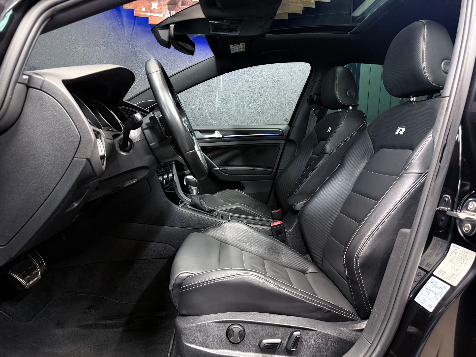 VW Golf 2.0 TSI R 4Motion DSG-image-8