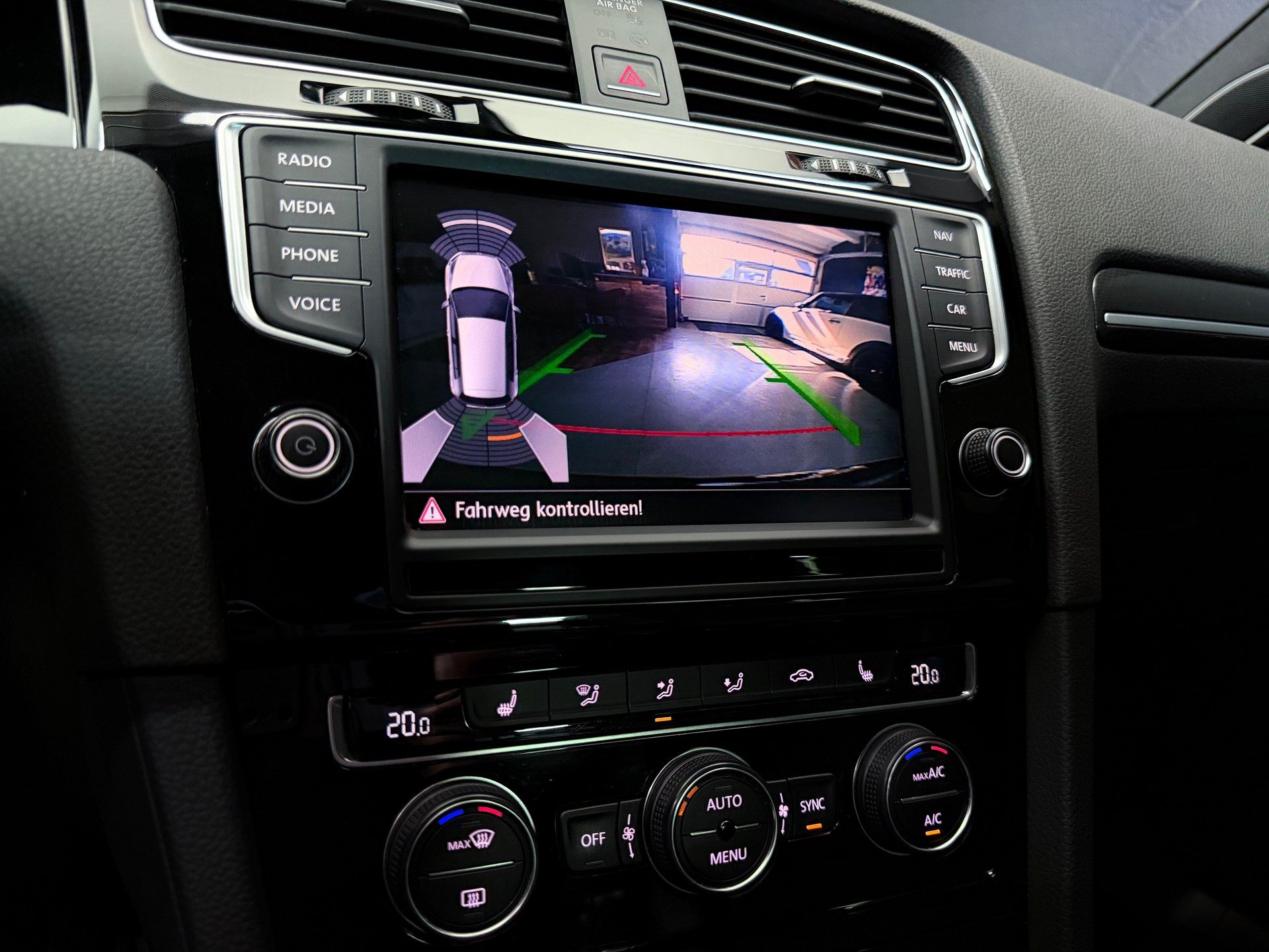 VW Golf 2.0 TSI R 4Motion DSG-image-10