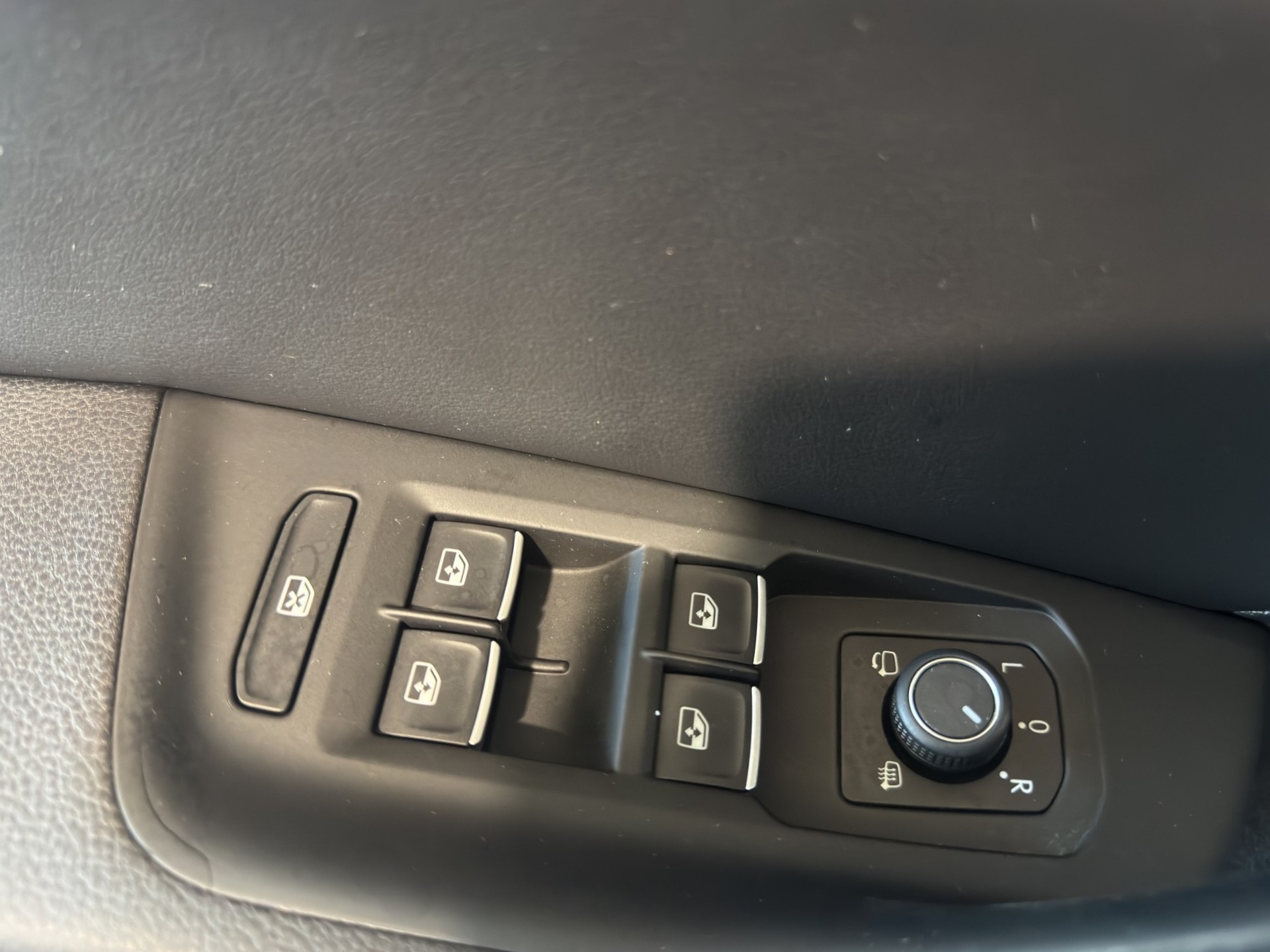 VW Passat Variant 2.0 TDI BMT Highline DSG 4Motion-image-10