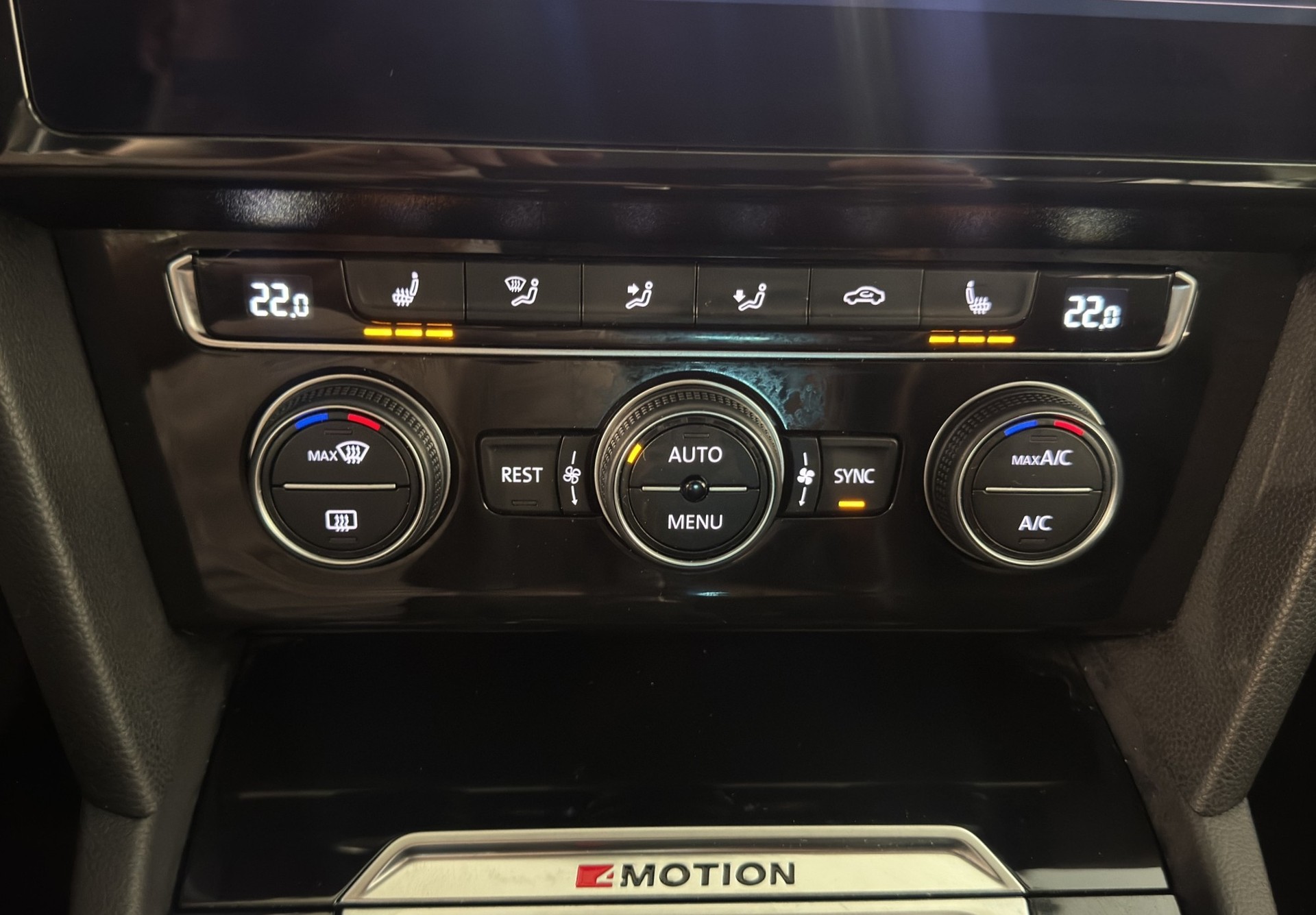 VW Passat Variant 2.0 TDI BMT Highline DSG 4Motion-image-13