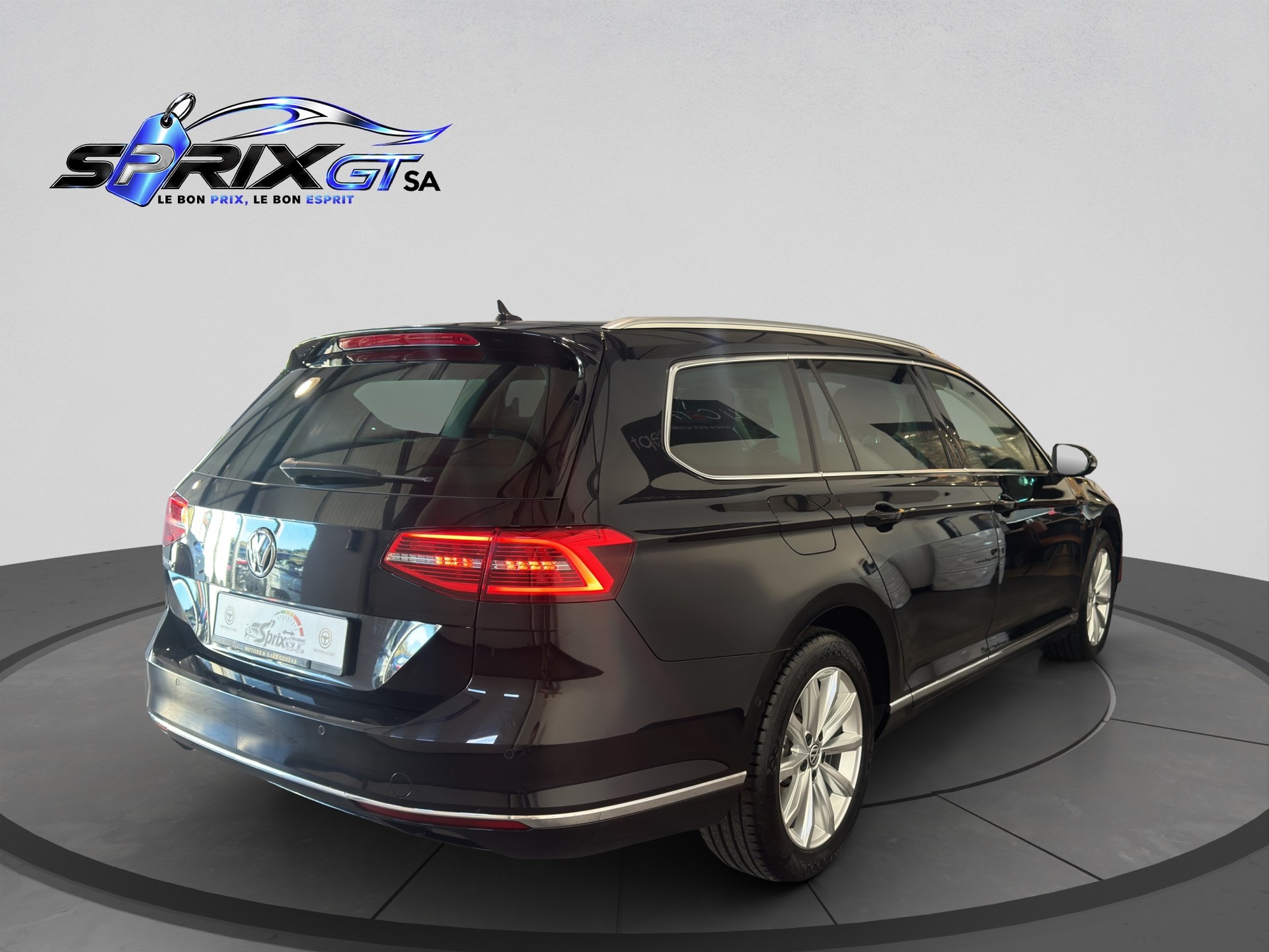 VW Passat Variant 2.0 TDI BMT Highline DSG 4Motion-image-4