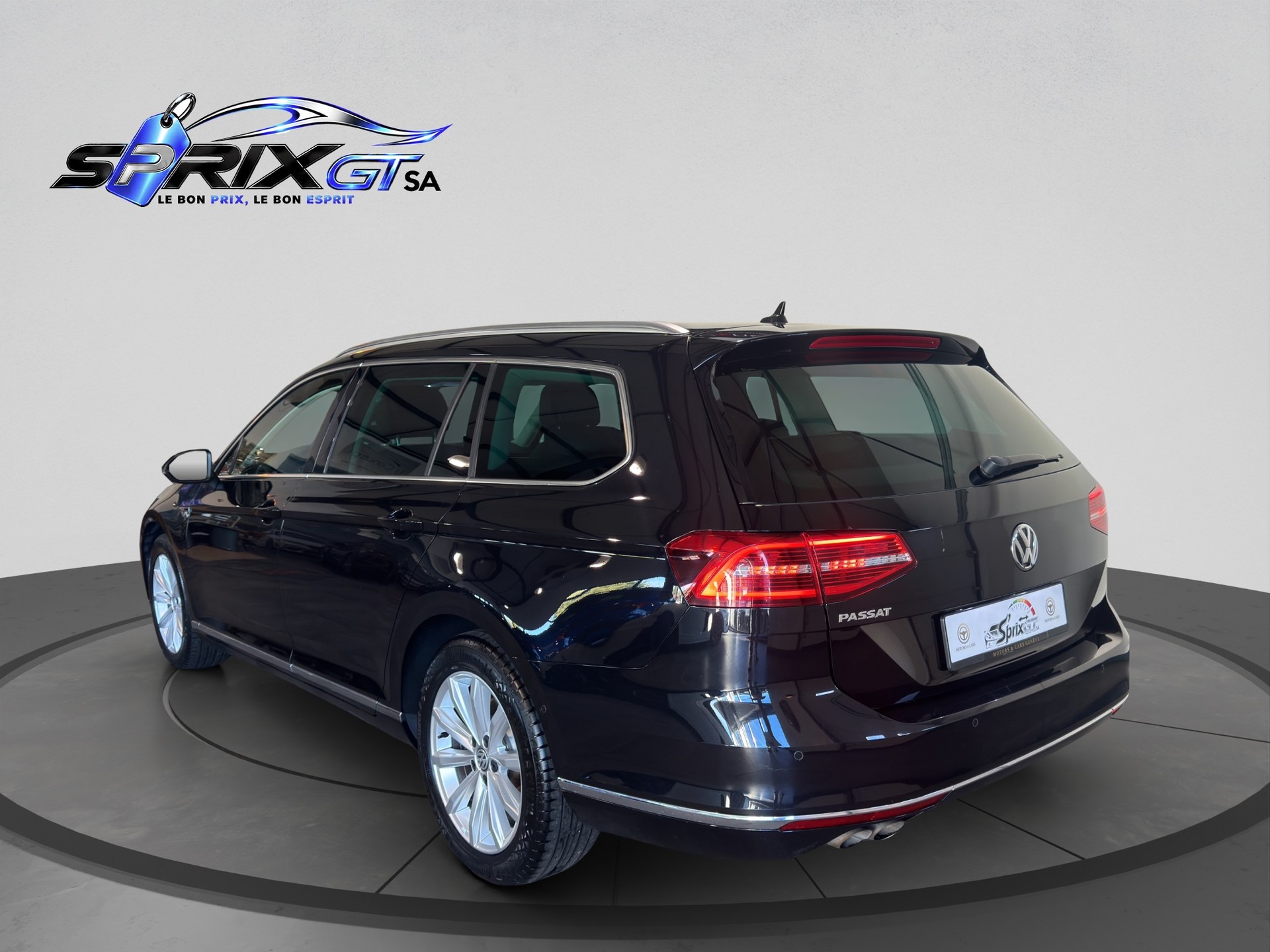 VW Passat Variant 2.0 TDI BMT Highline DSG 4Motion-image-2