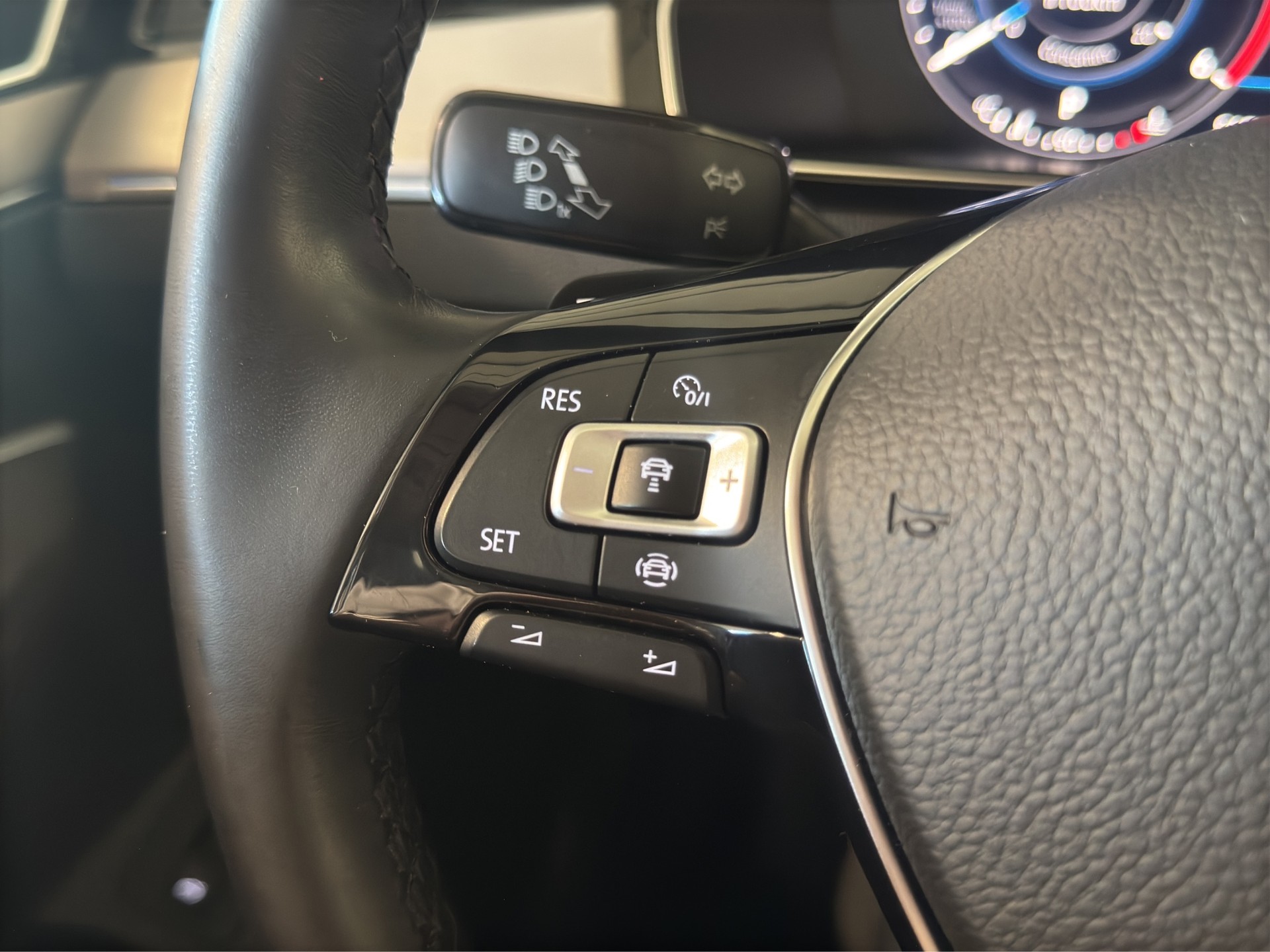 VW Passat Variant 2.0 TDI BMT Highline DSG 4Motion-image-27