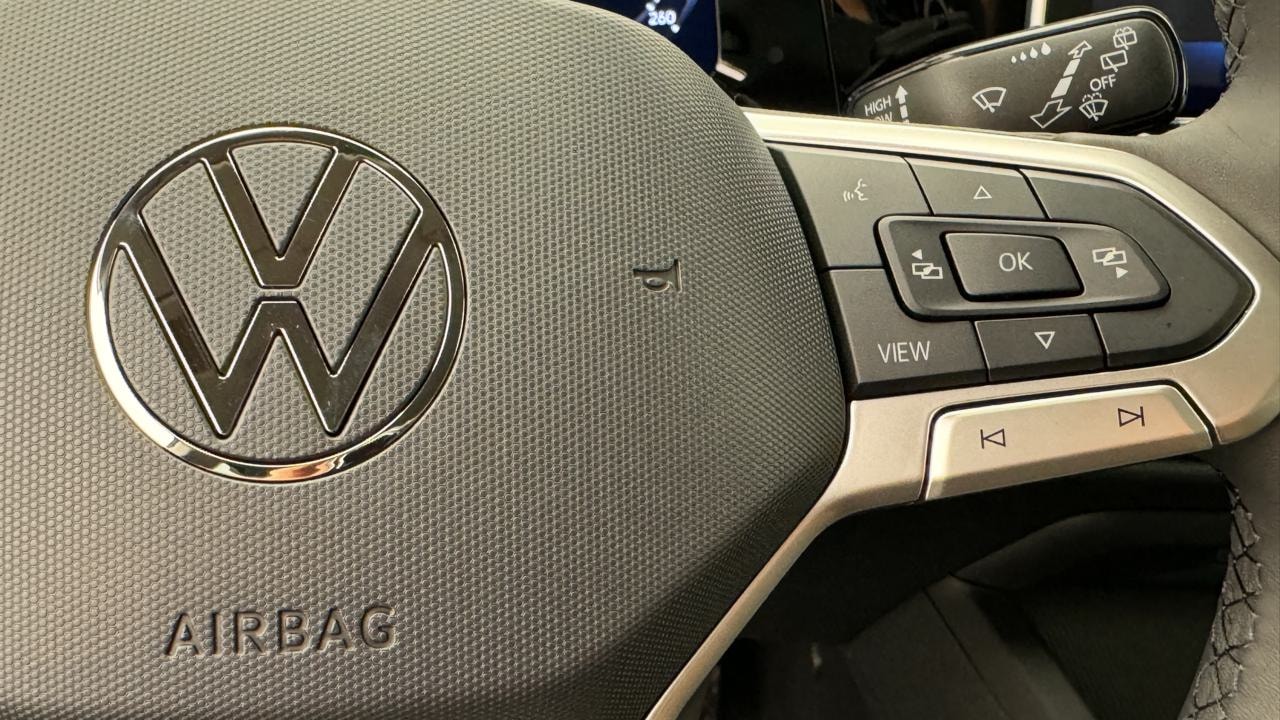 VW Golf 1.5 TSI PHEV Edition-image-9