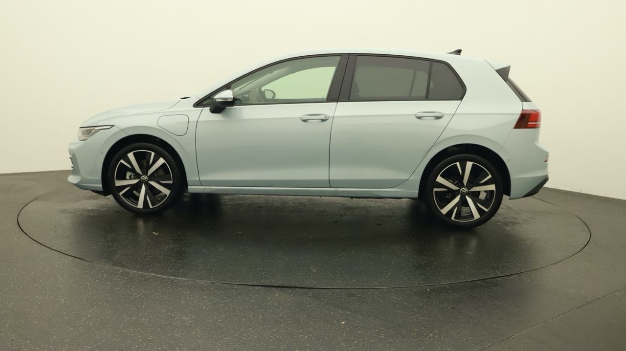 VW Golf 1.5 TSI PHEV Edition-image-1