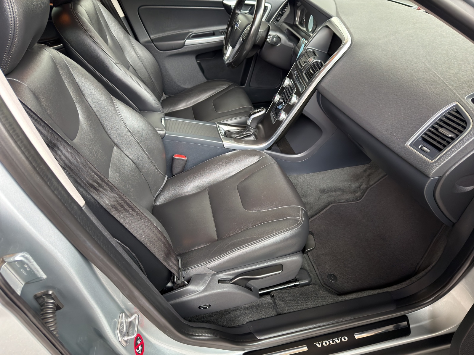 VOLVO XC60 T5 Momentum Geartronic-image-11