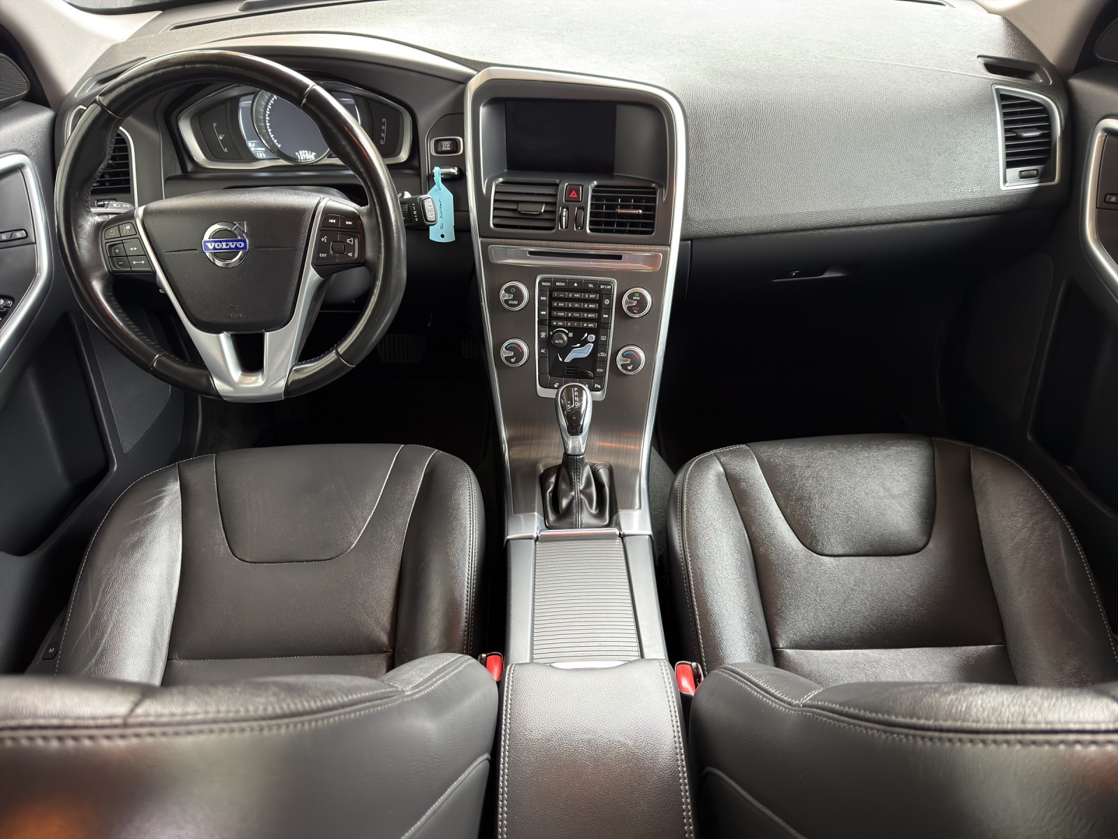 VOLVO XC60 T5 Momentum Geartronic-image-8