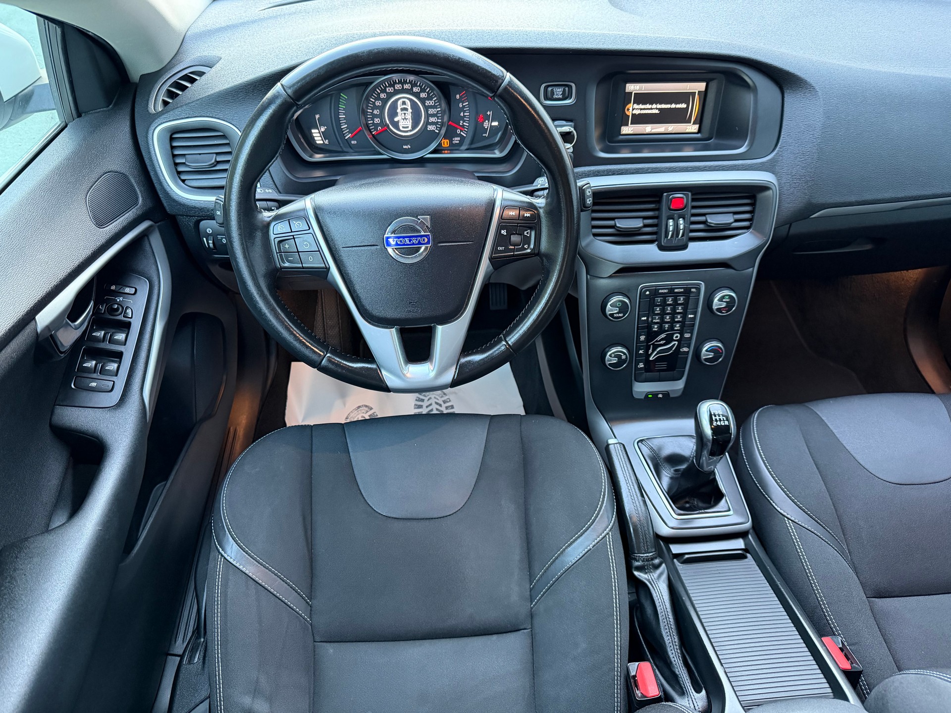 VOLVO V40 T2-image-7
