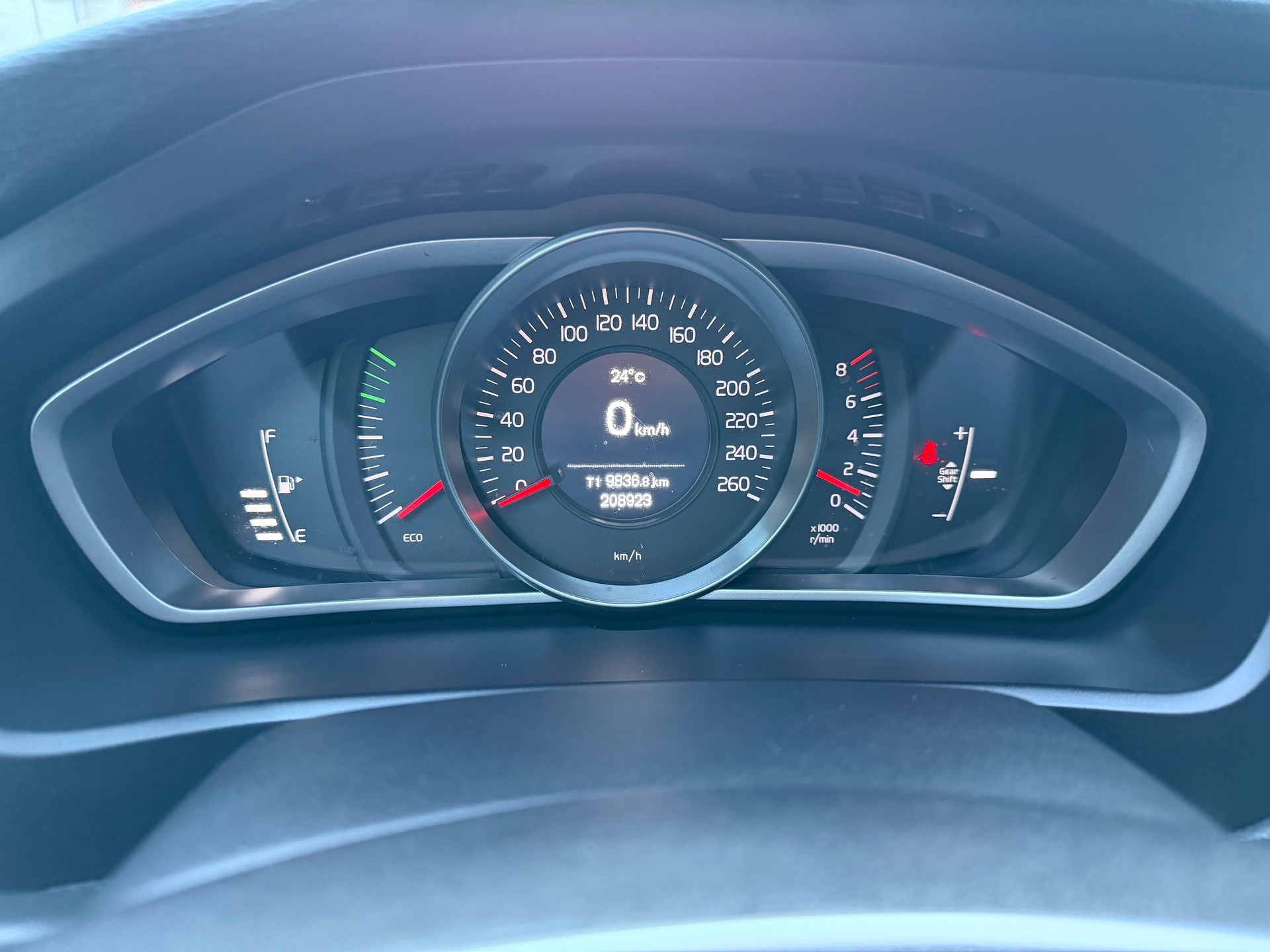 VOLVO V40 T2-image-6