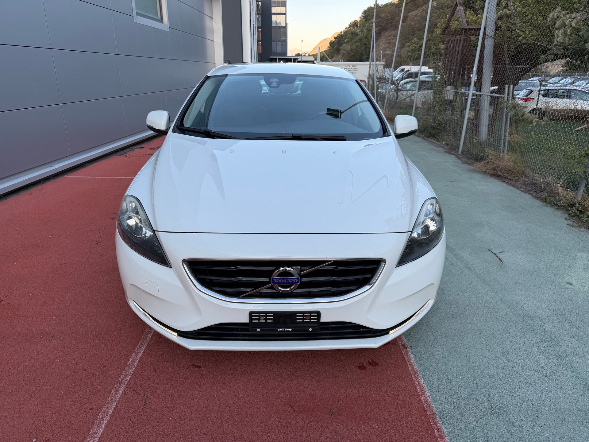 VOLVO V40 T2-image-2