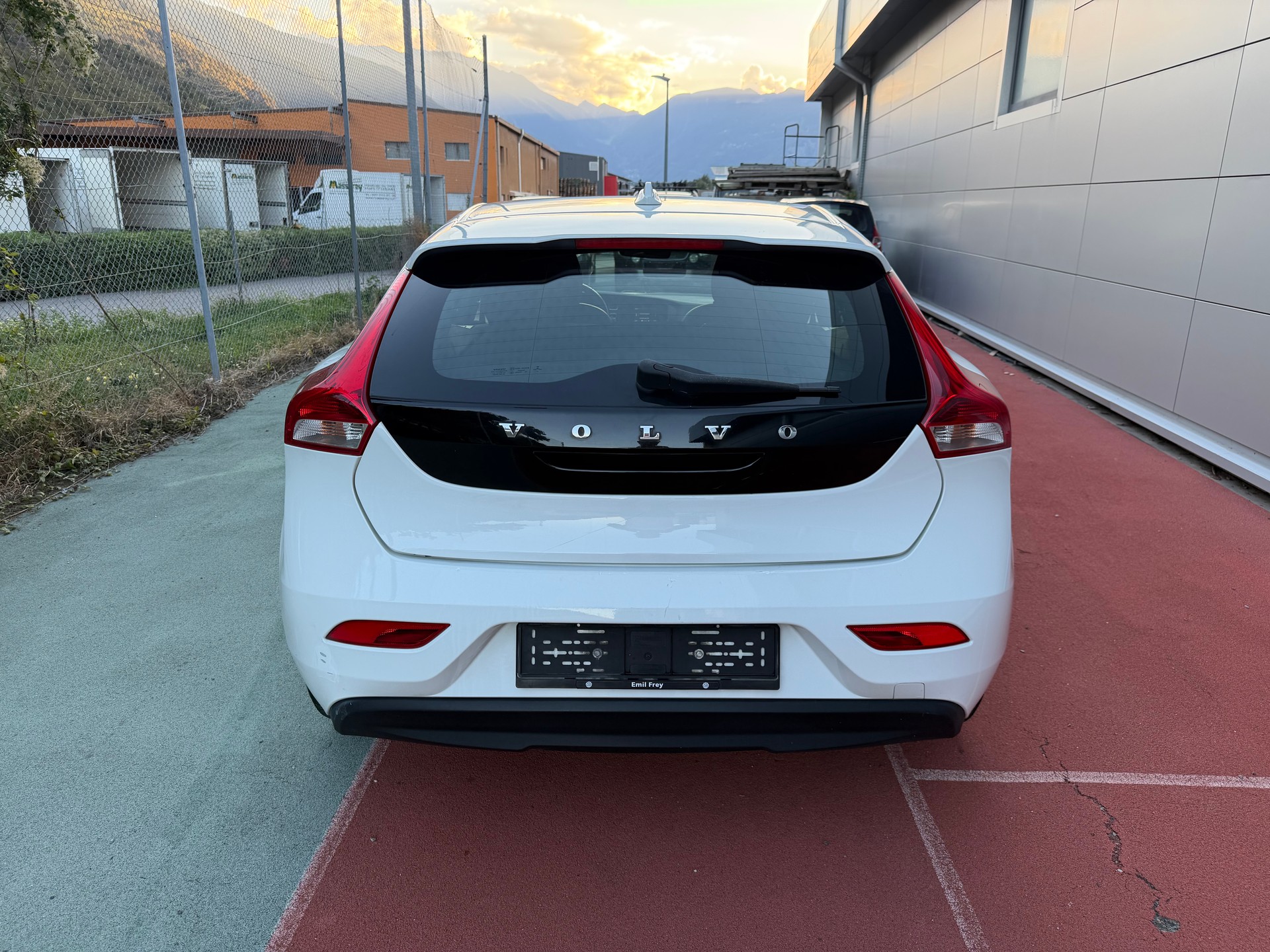 VOLVO V40 T2-image-5