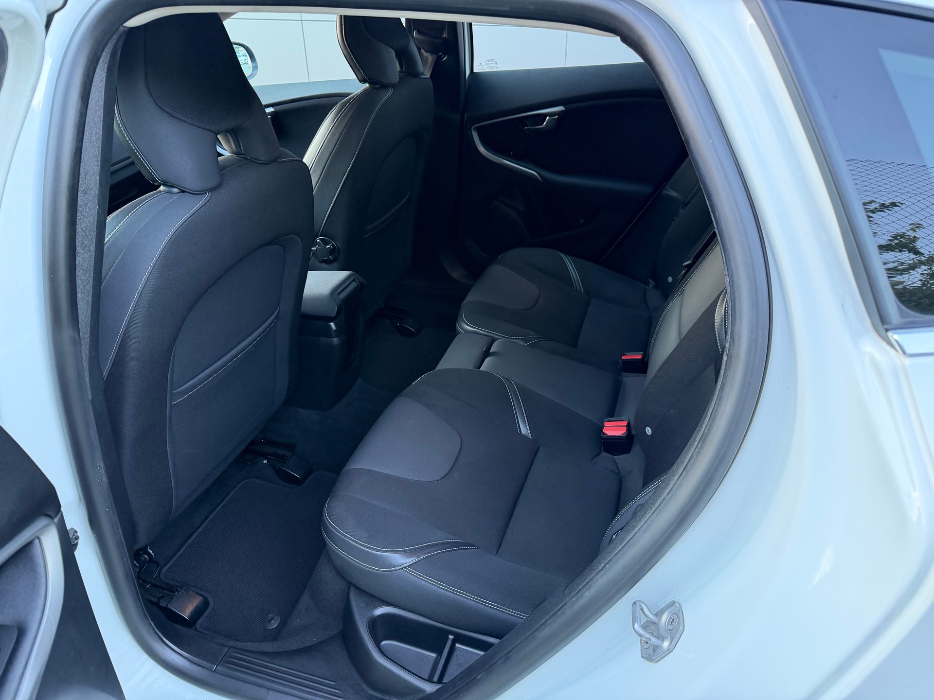 VOLVO V40 T2-image-10