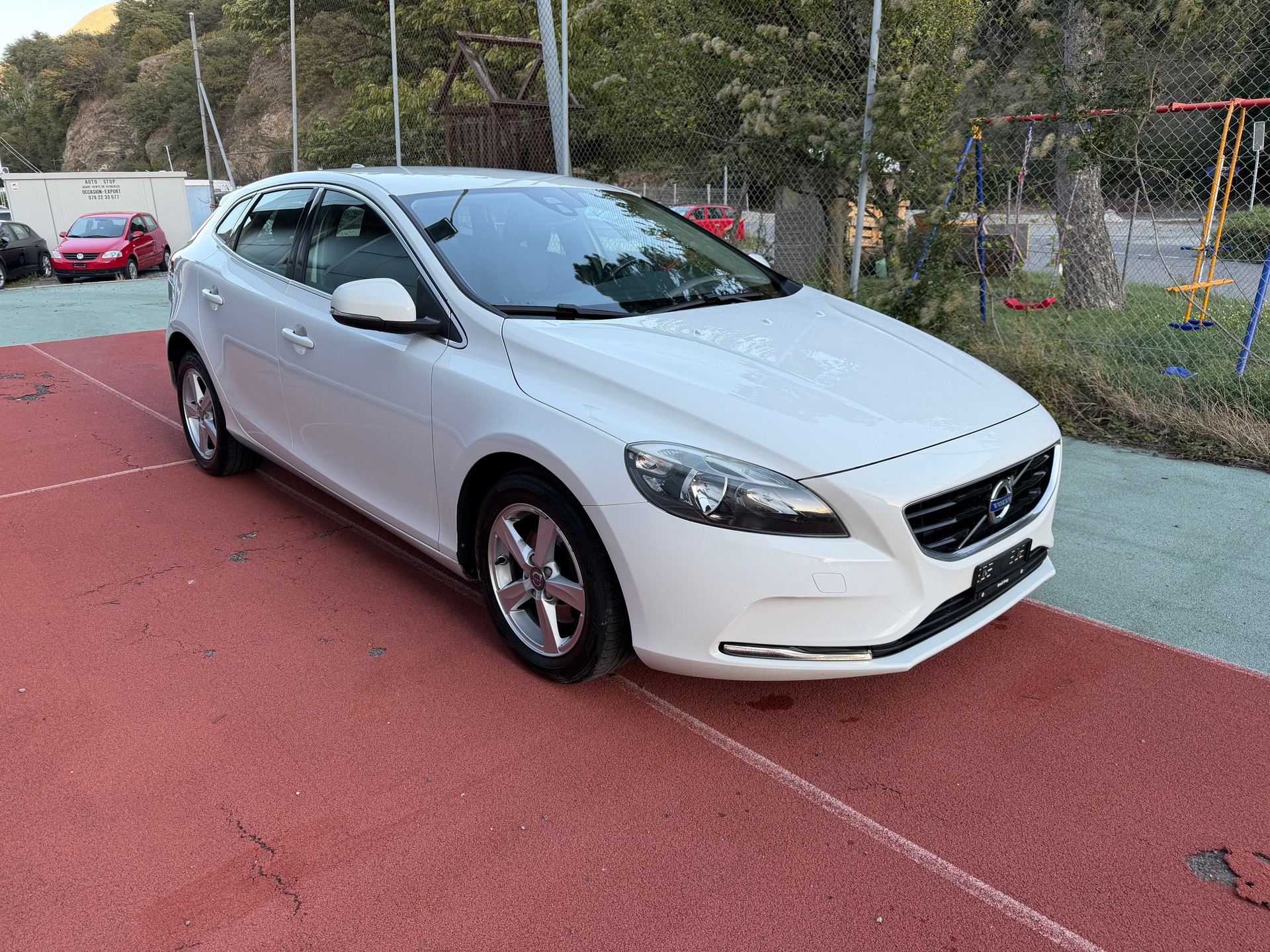 VOLVO V40 T2-image-1