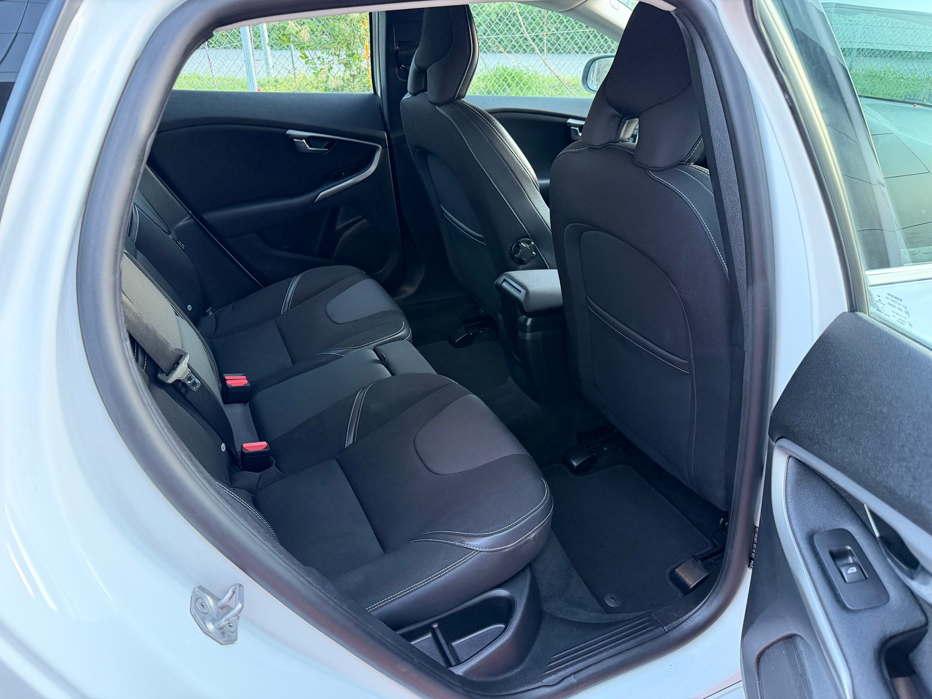 VOLVO V40 T2-image-11